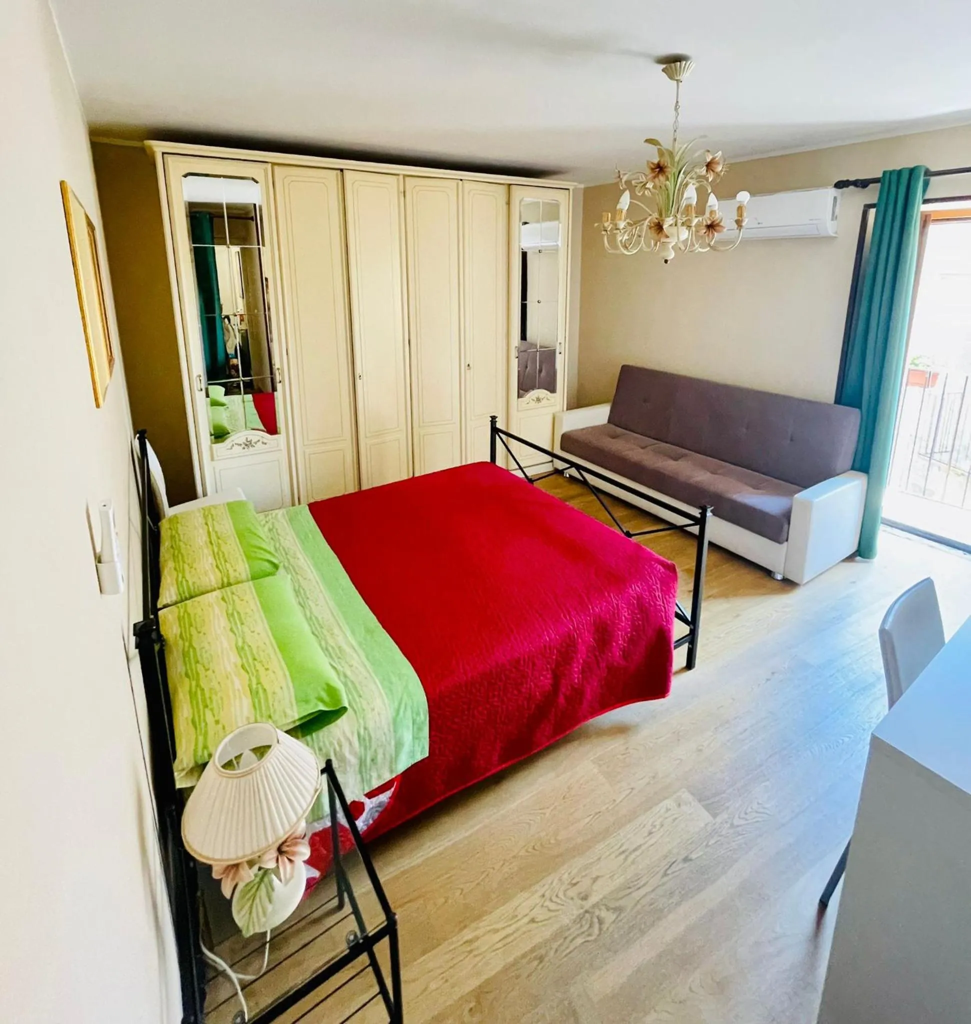 Bed in San Nicolò Holiday Home