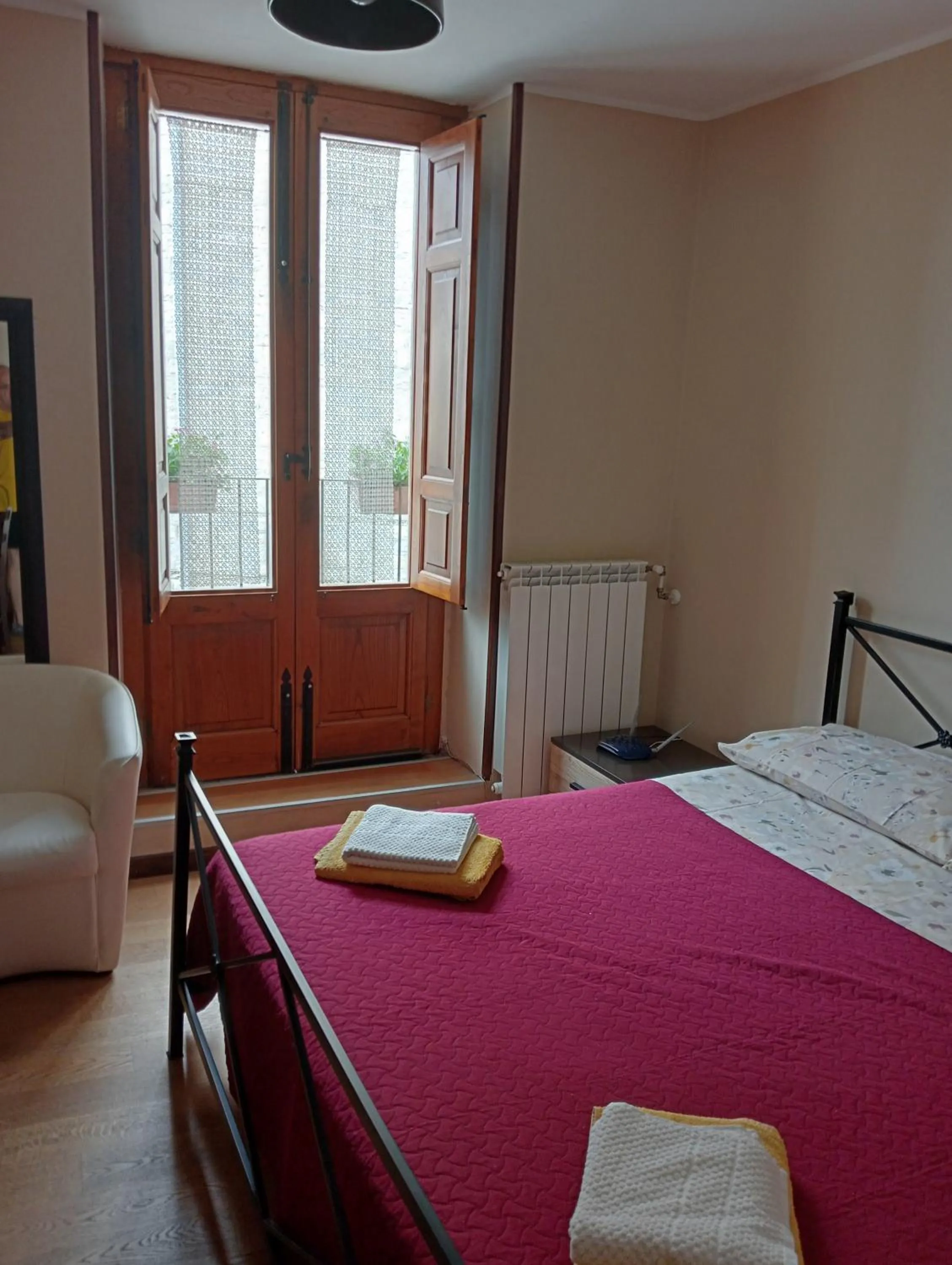 Bed in San Nicolò Holiday Home