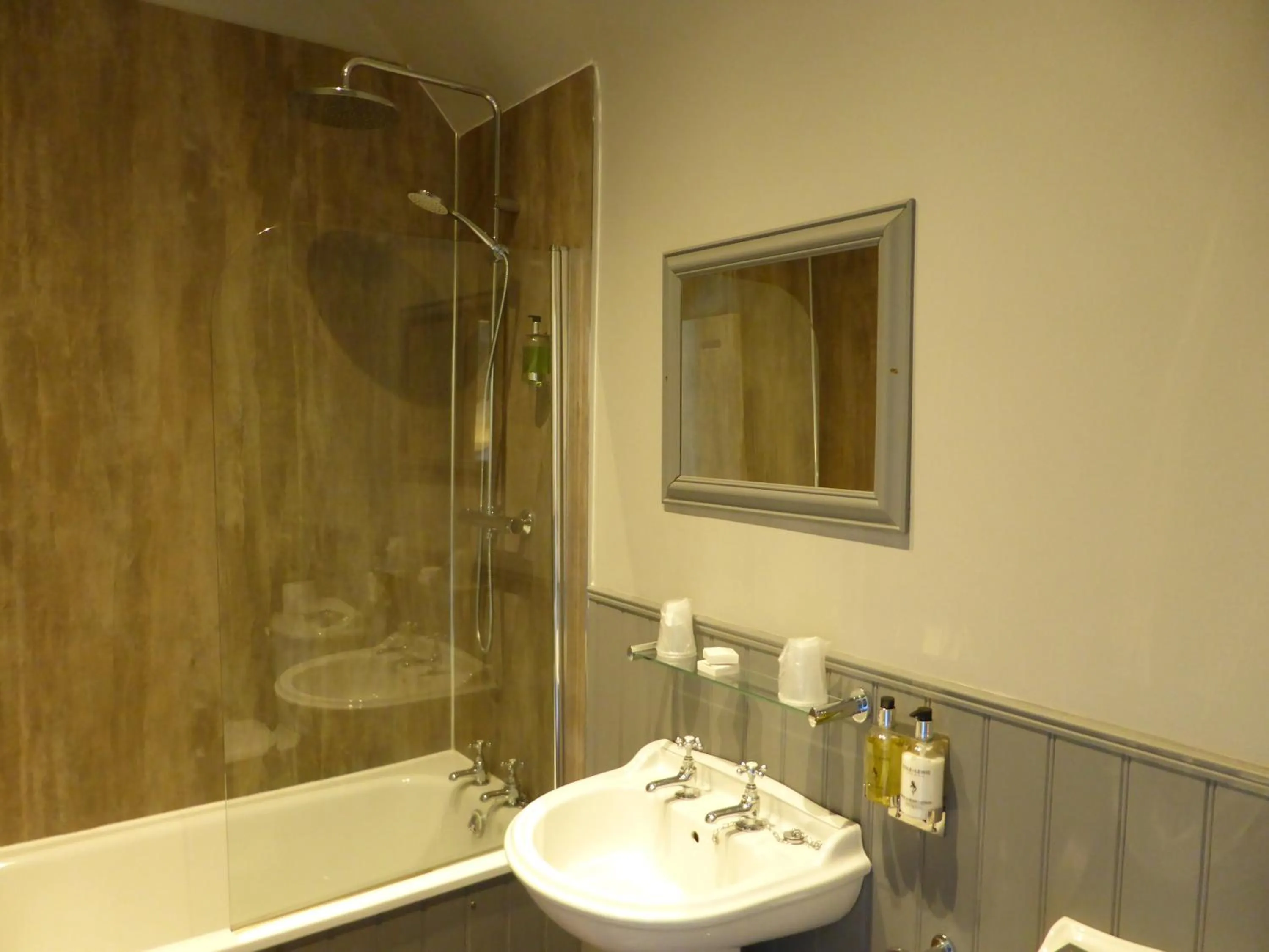 Shower in Glen Clova Hotel & Luxury Lodges