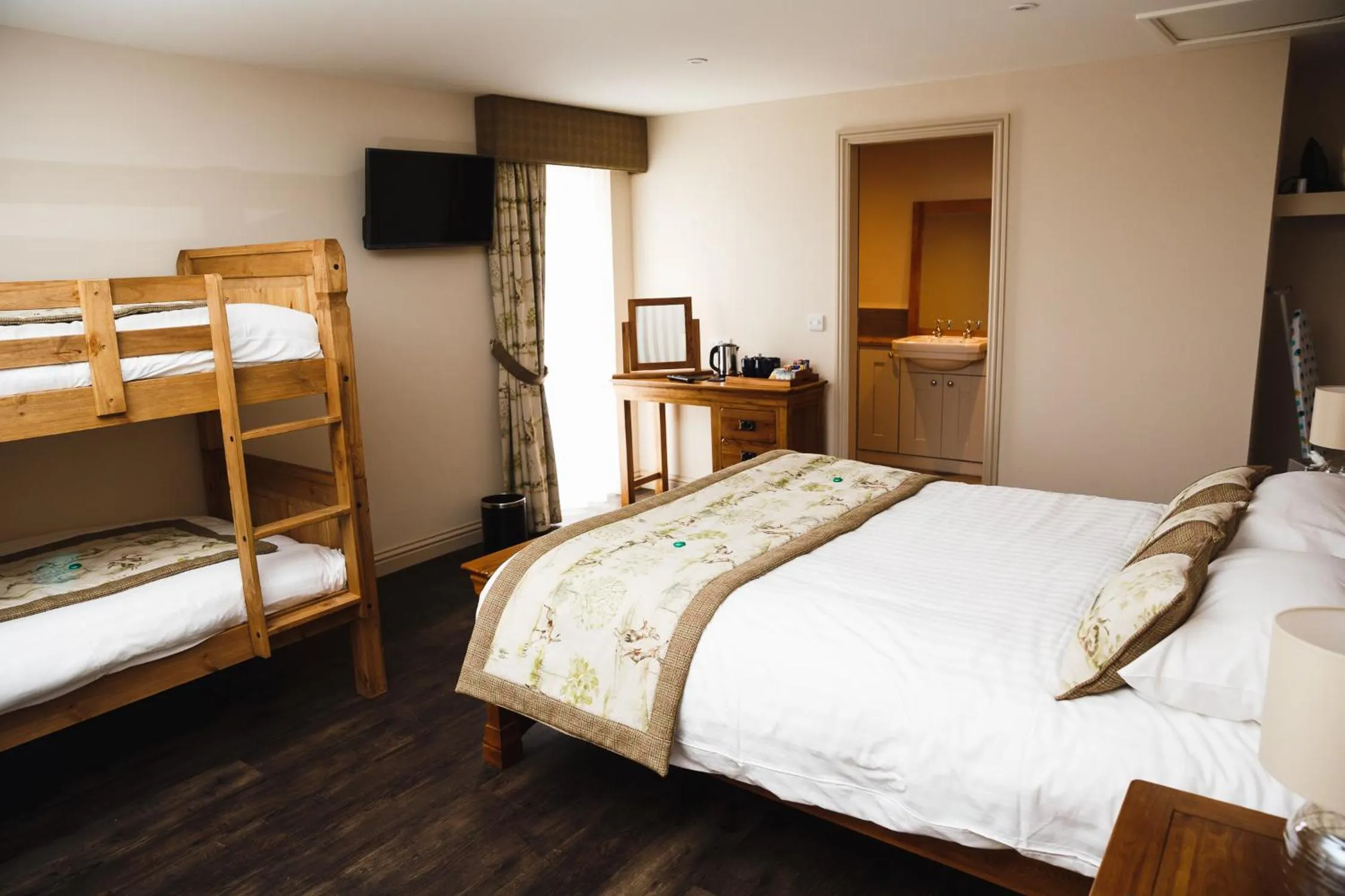 Photo of the whole room, Bed in Glen Clova Hotel & Luxury Lodges