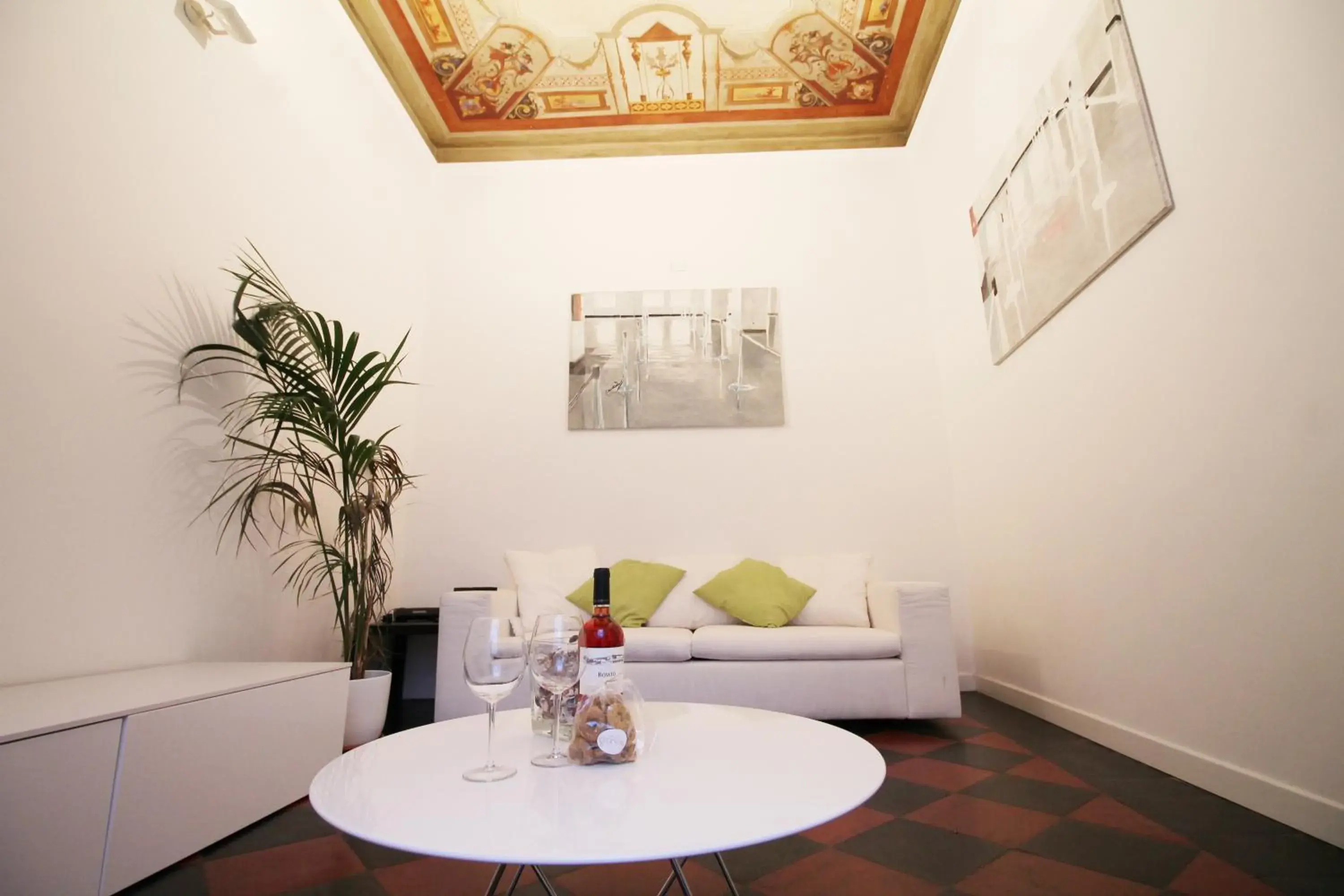 Spanish Steps Art Apartment Spanish Steps Art Apartment