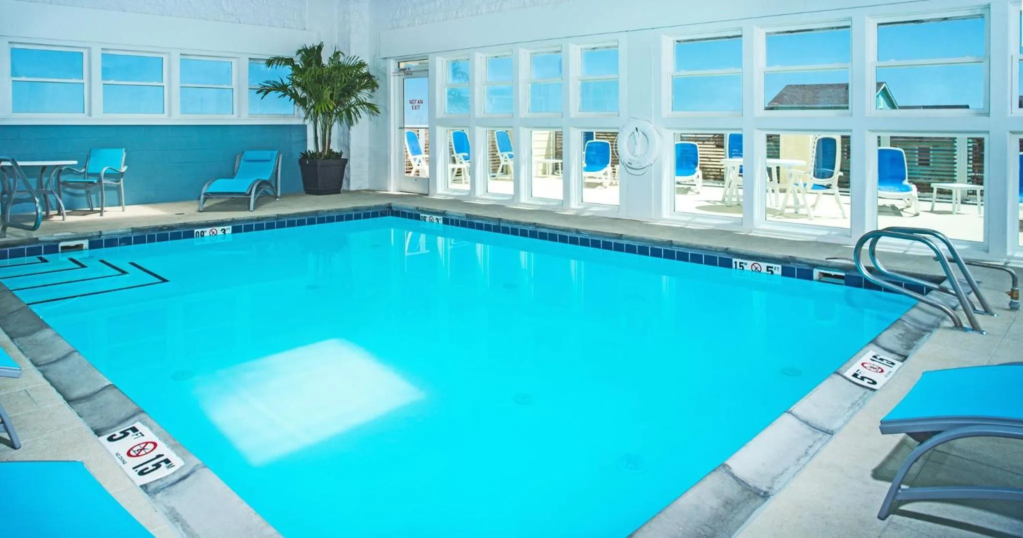 Swimming pool in Holiday Inn Express Nags Head Oceanfront by IHG