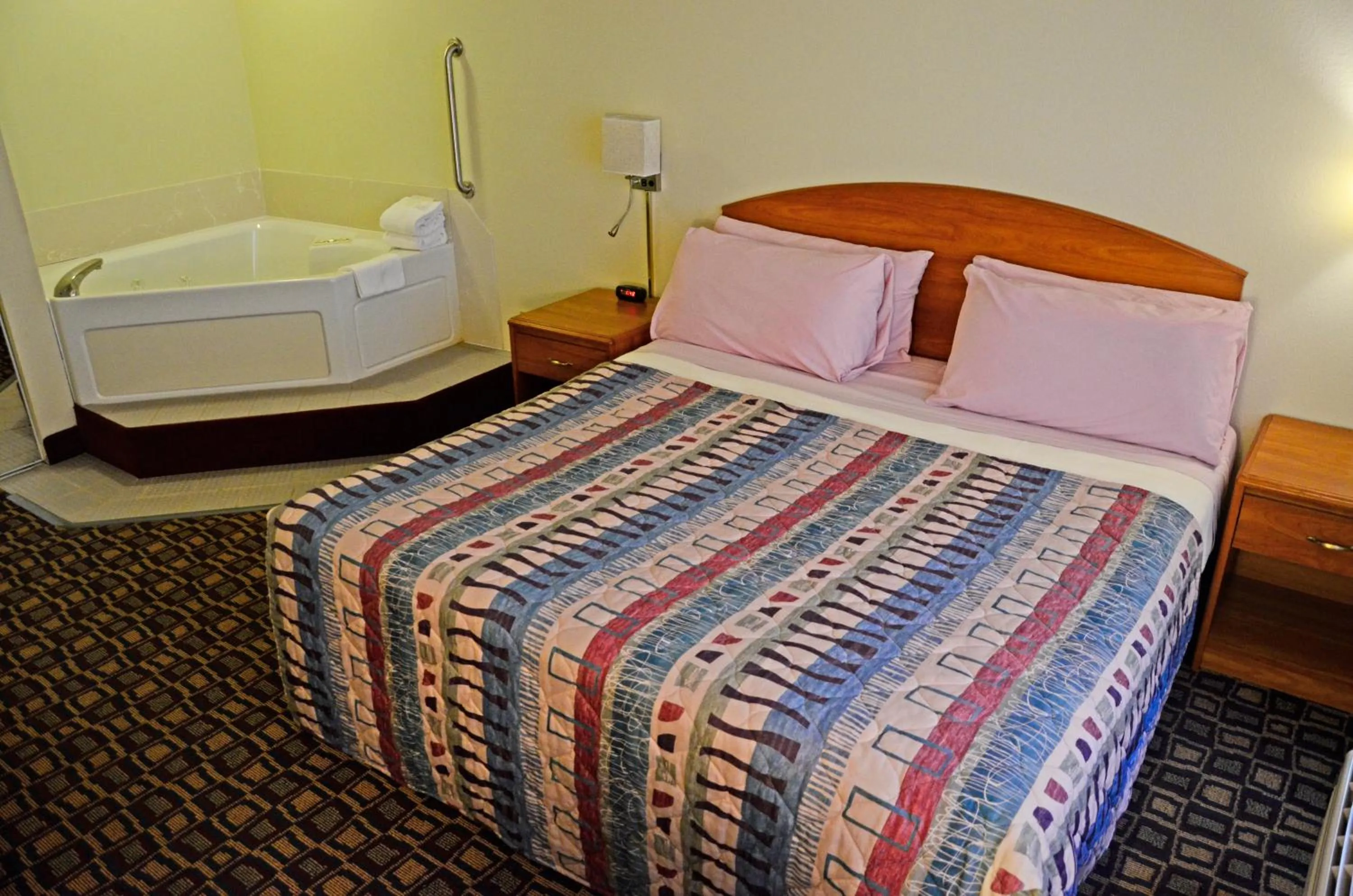Bed in Budget Host Inn