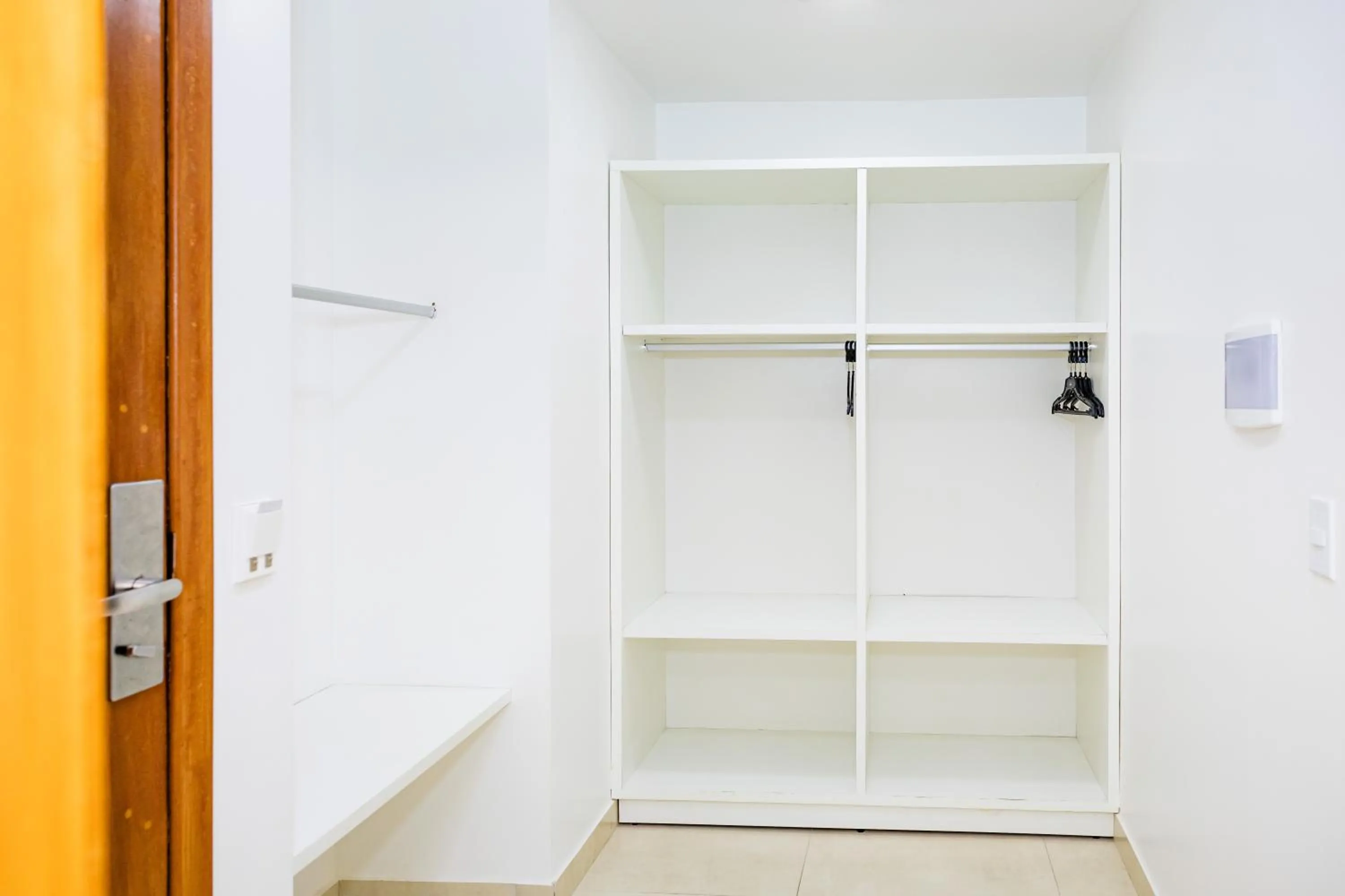 wardrobe in Casa Blanca Park Hotel