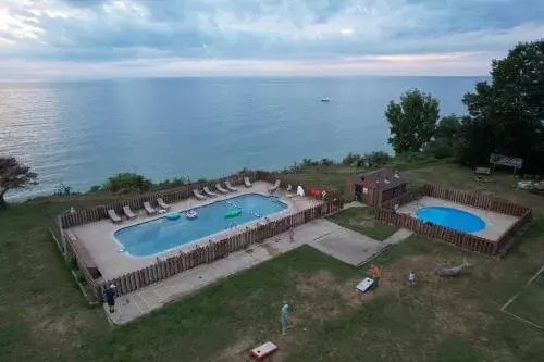 Lake Bluff Inn and Suites Lake Bluff Inn and Suites