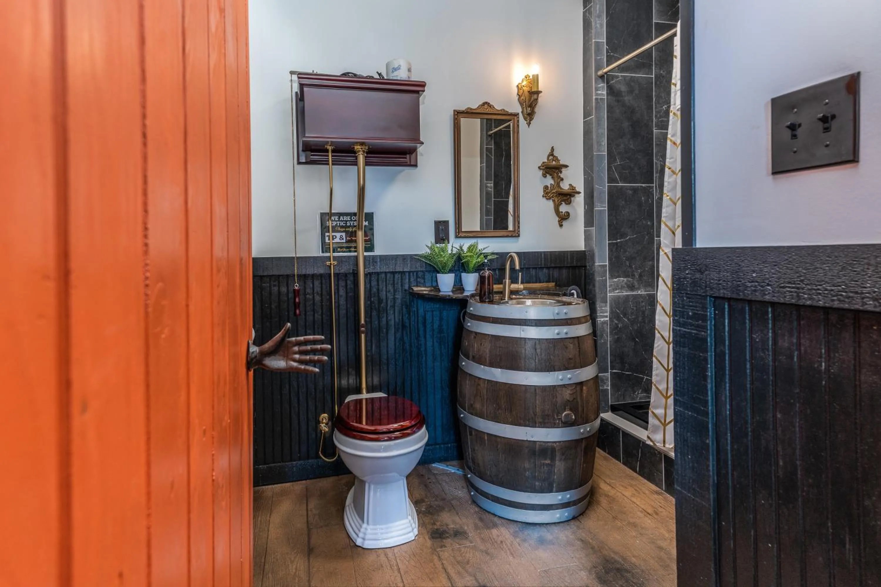 Trekker, Treehouses cabins and lodge rooms