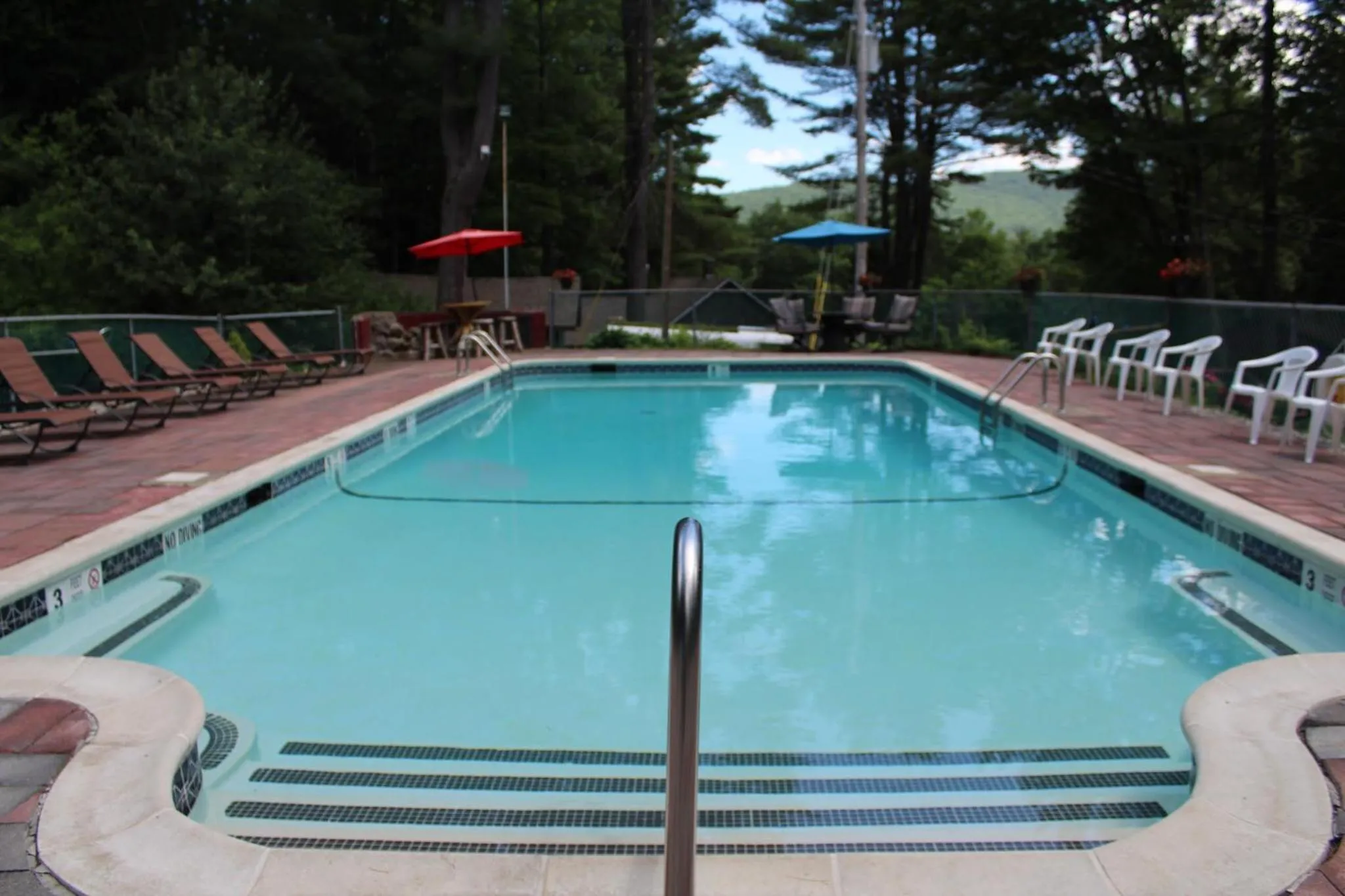 Swimming pool in Trekker, Treehouses cabins and lodge rooms