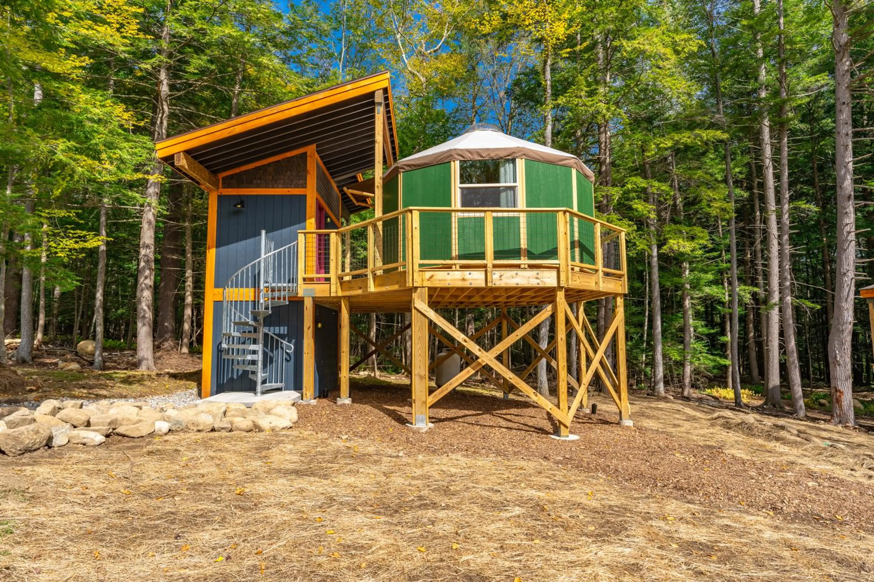 Trekker, Treehouses cabins and lodge rooms