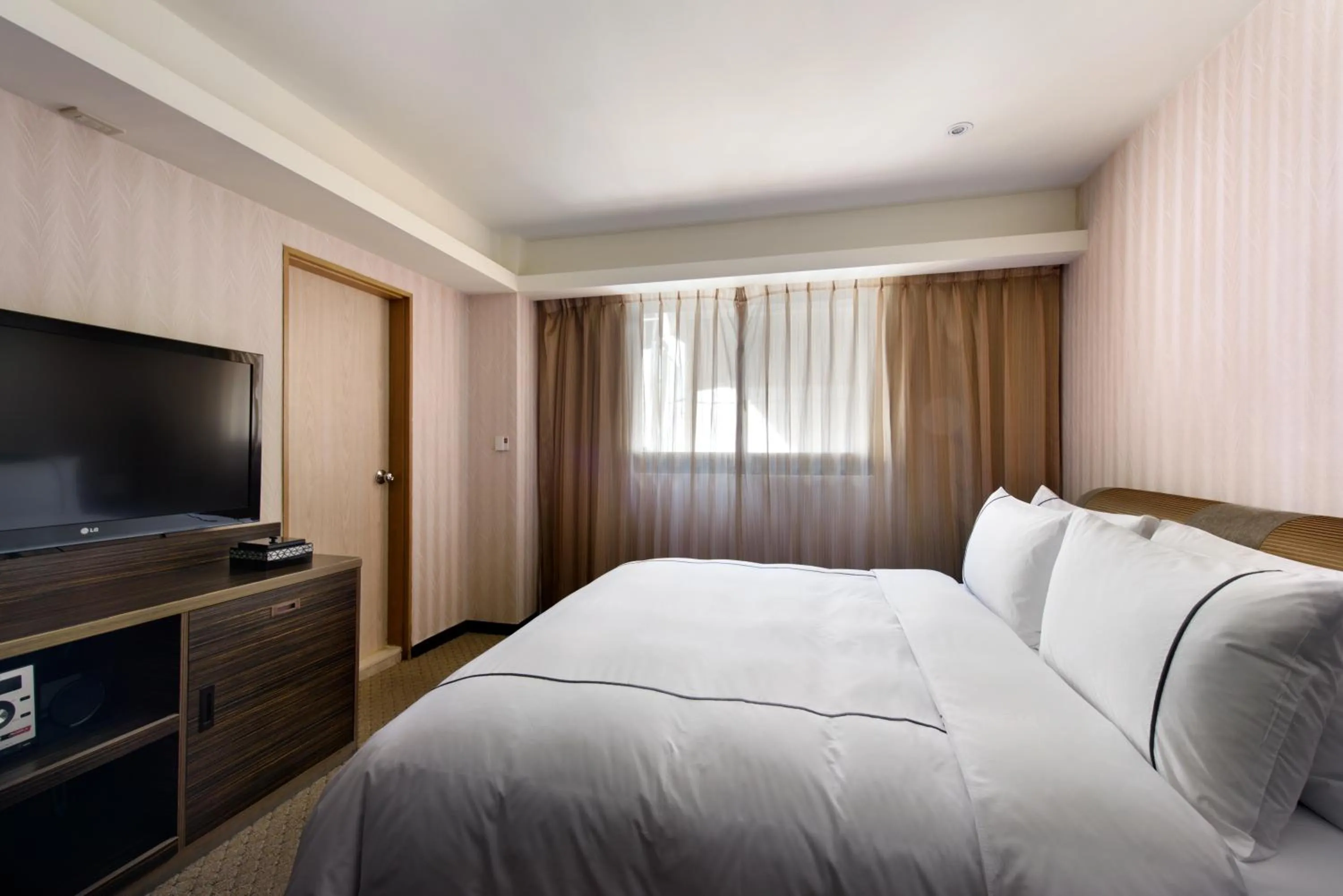 Photo of the whole room, Bed in K Hotel Taipei