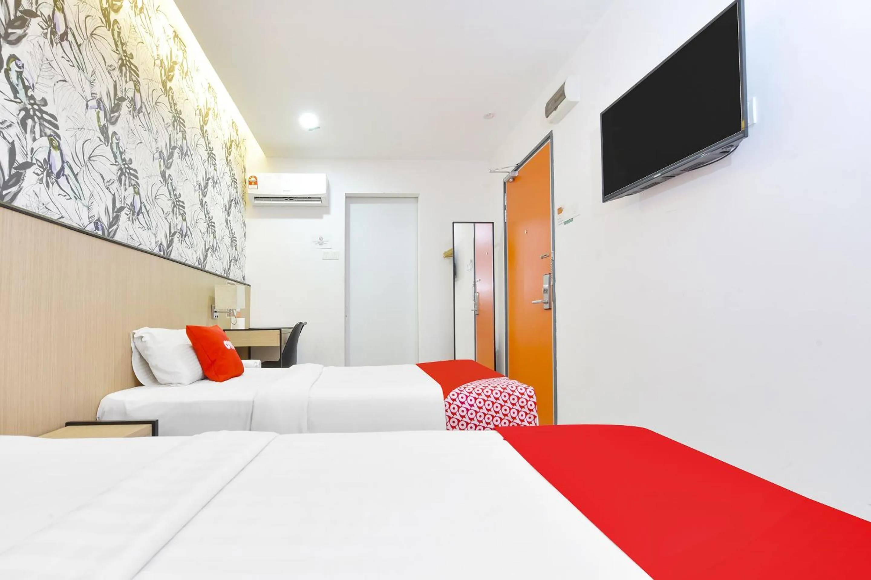 Bed, TV/Entertainment Center in Super OYO 90512 Sovotel Kelana Jaya 79