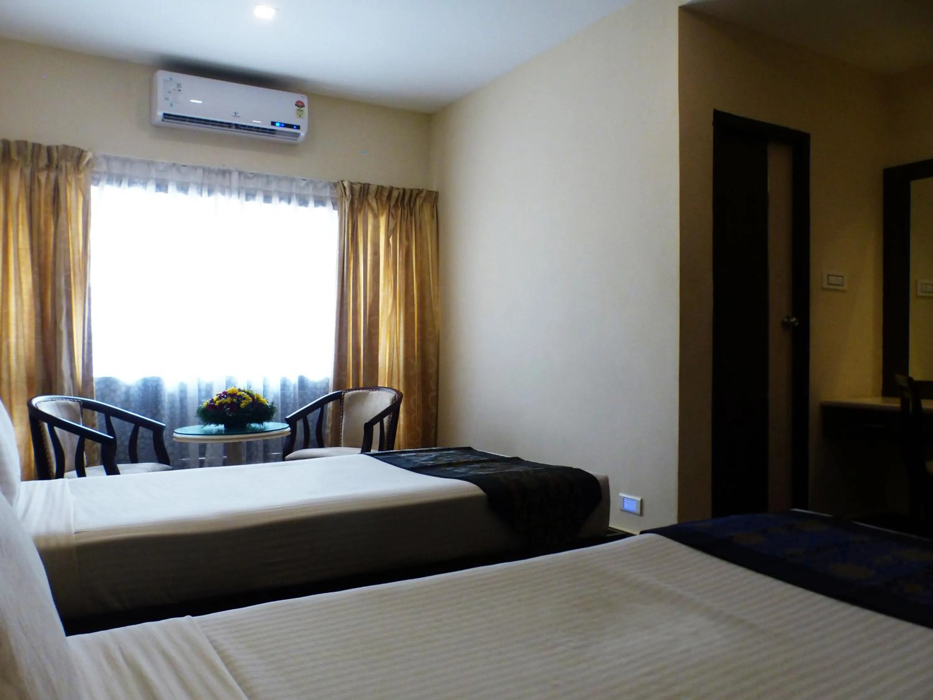 Hotel Highway Garden