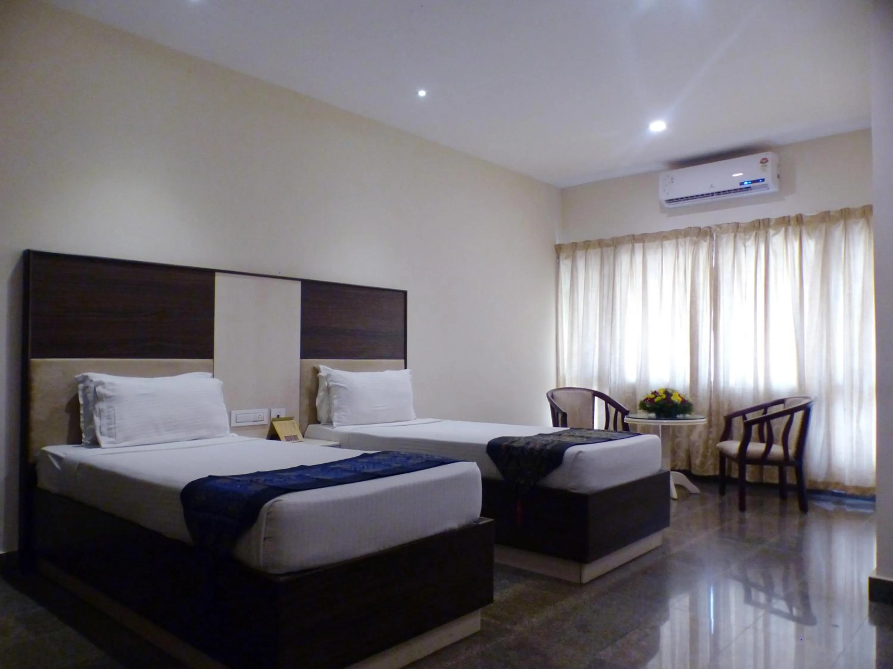 Hotel Highway Garden