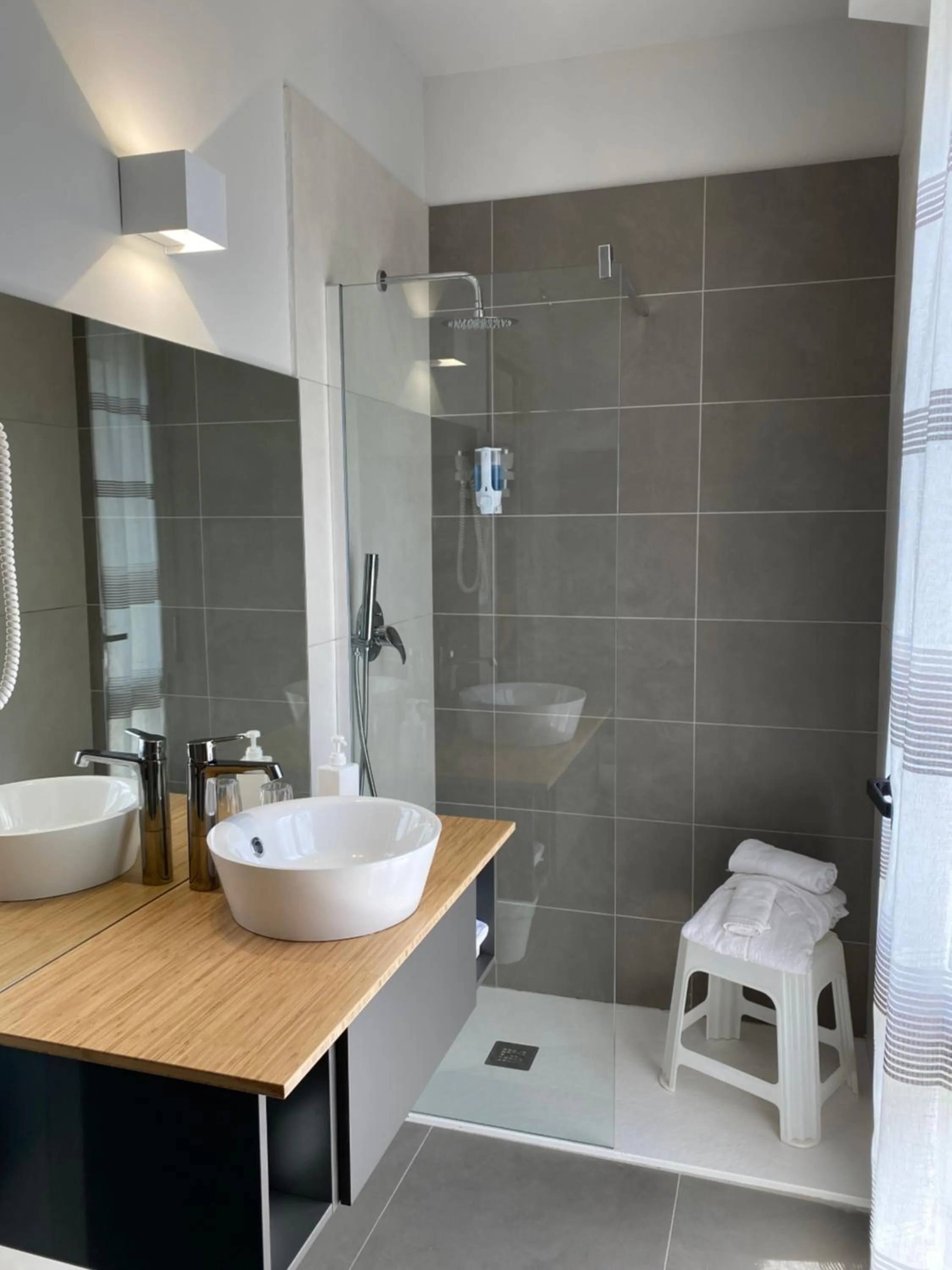 Toilet in Hotel Vela d'Oro