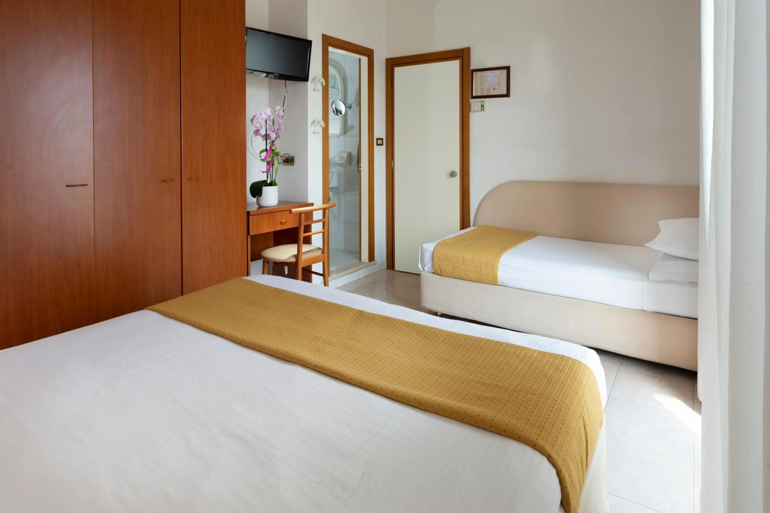 Photo of the whole room, Bed in Hotel Vela d'Oro