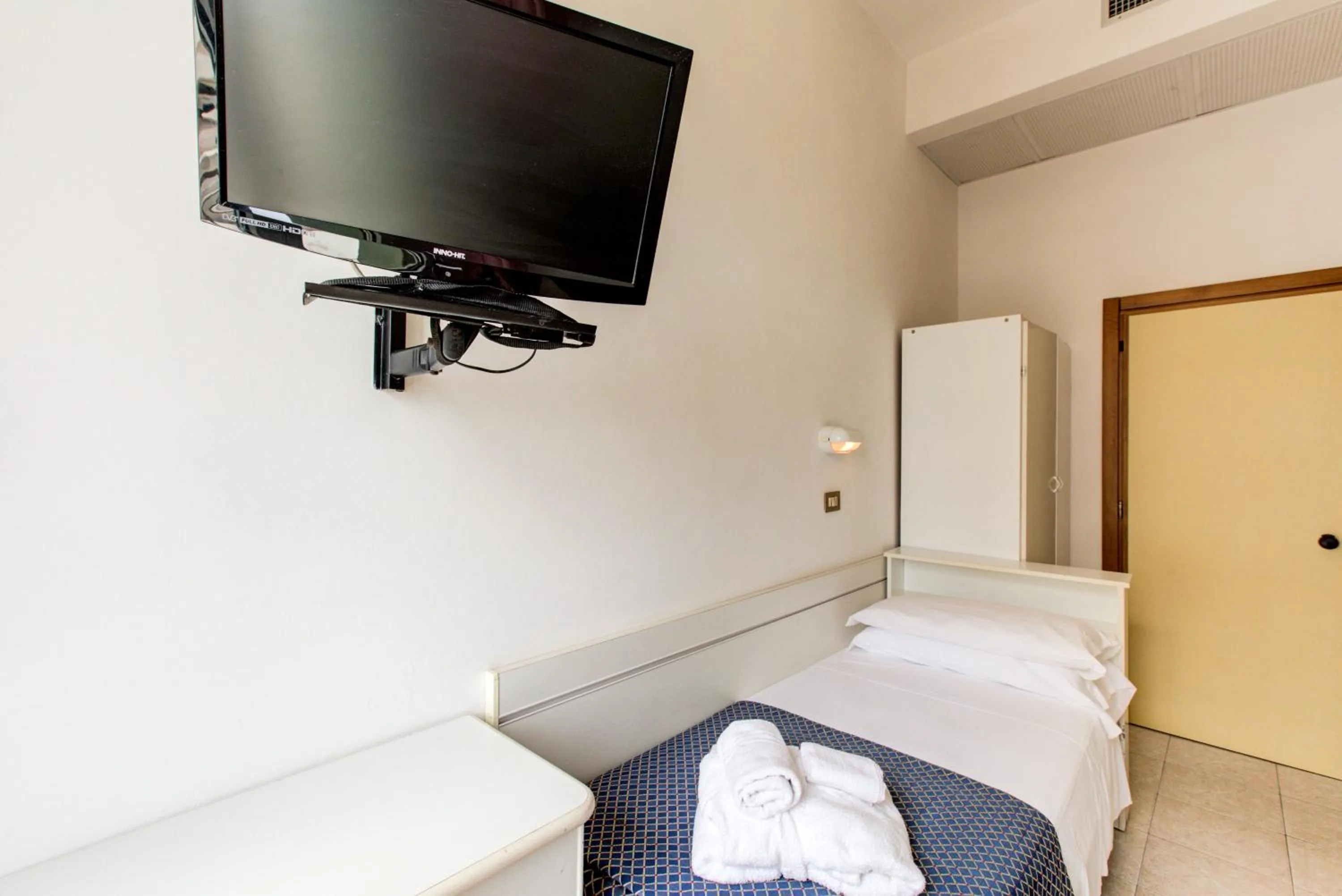 Photo of the whole room, Bed in Hotel Vela d'Oro