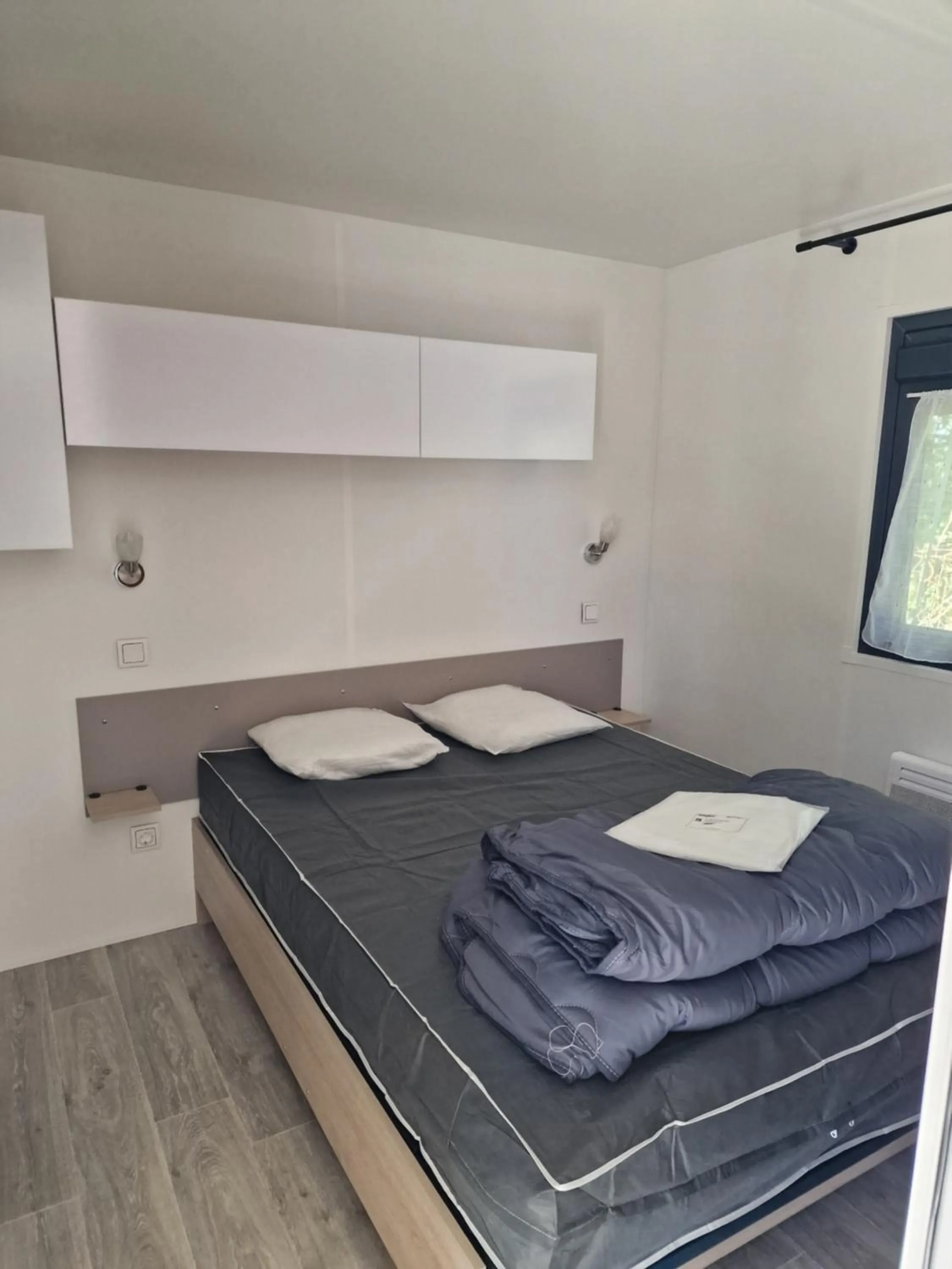 Bed in Camping Les P'tites Maisons dans la Prairie