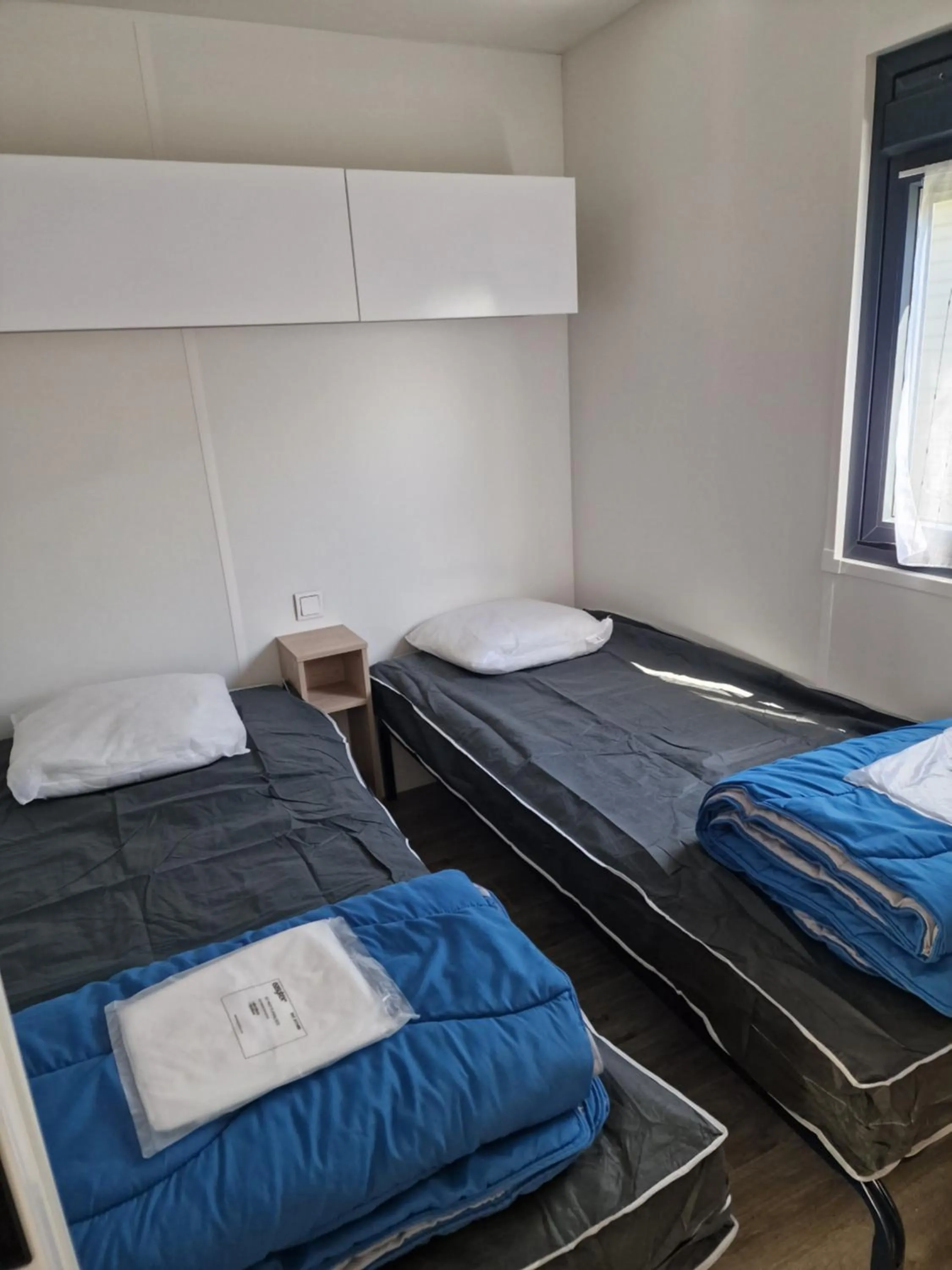 Bed in Camping Les P'tites Maisons dans la Prairie