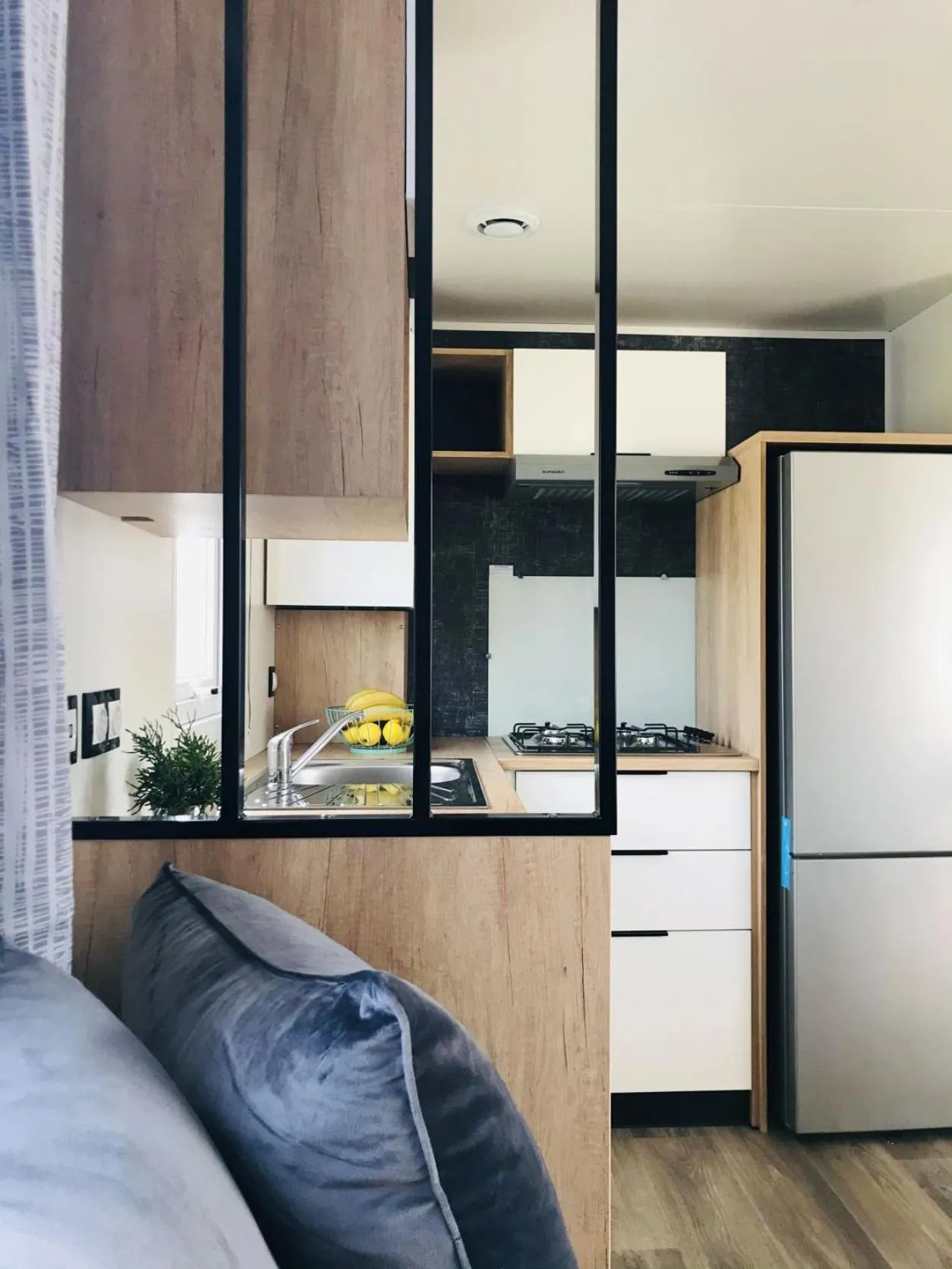 Kitchen or kitchenette in Camping Les P'tites Maisons dans la Prairie