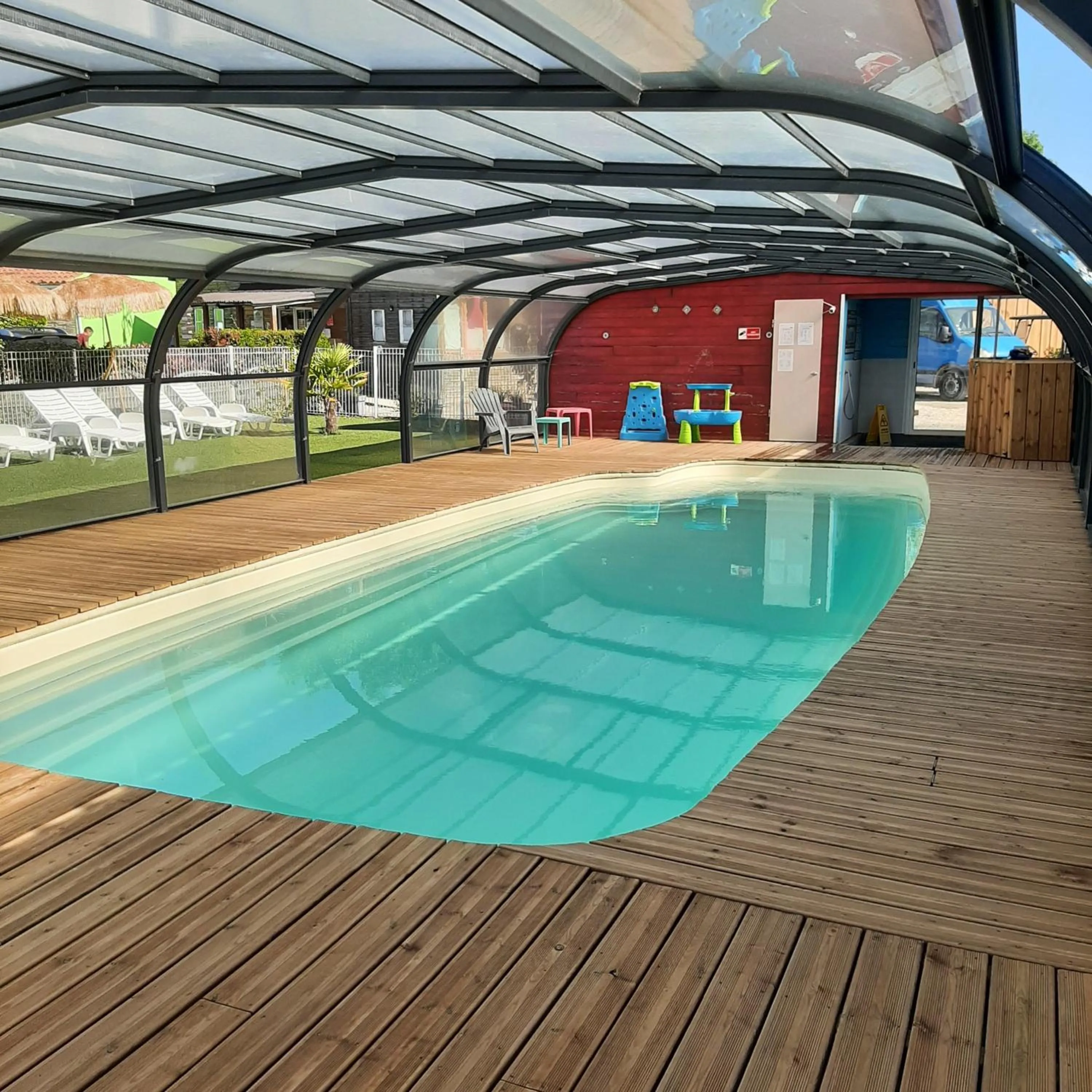 Swimming pool in Camping Les P'tites Maisons dans la Prairie