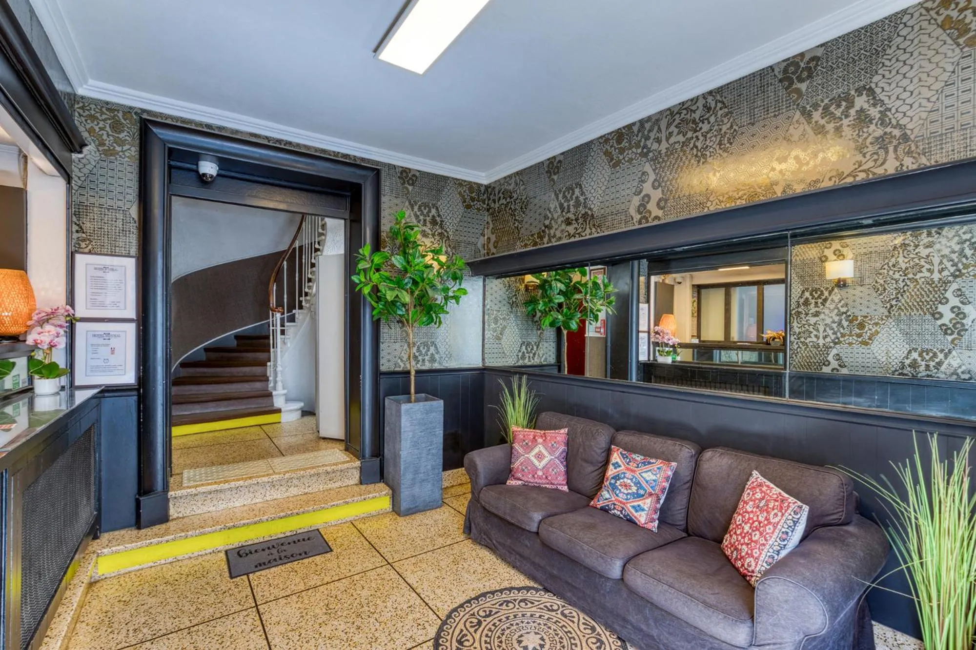 Lobby or reception in Hôtel Mistral Comédie Saint Roch