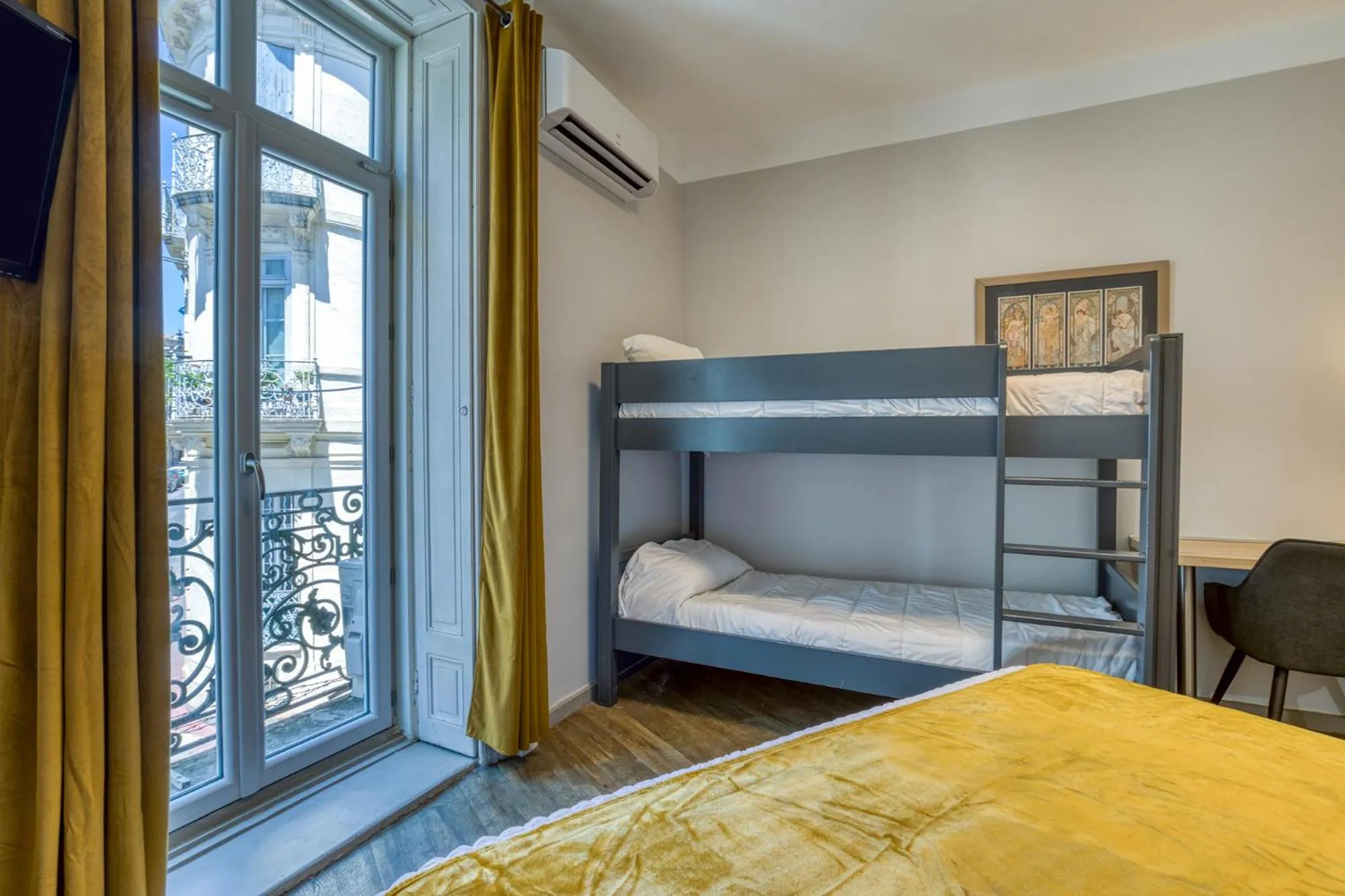 Photo of the whole room, Bed in Hôtel Mistral Comédie Saint Roch