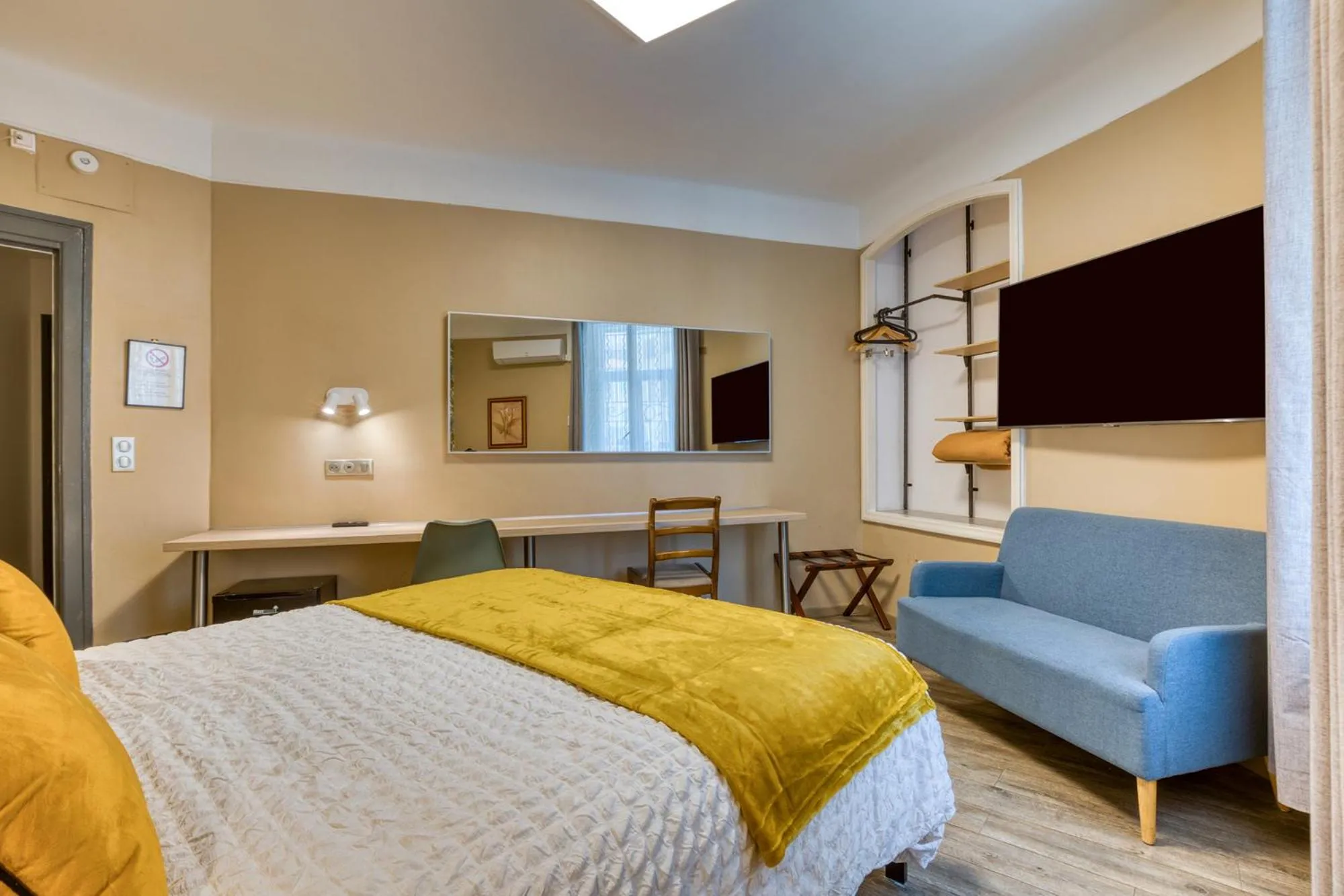 Bed in Hôtel Mistral Comédie Saint Roch