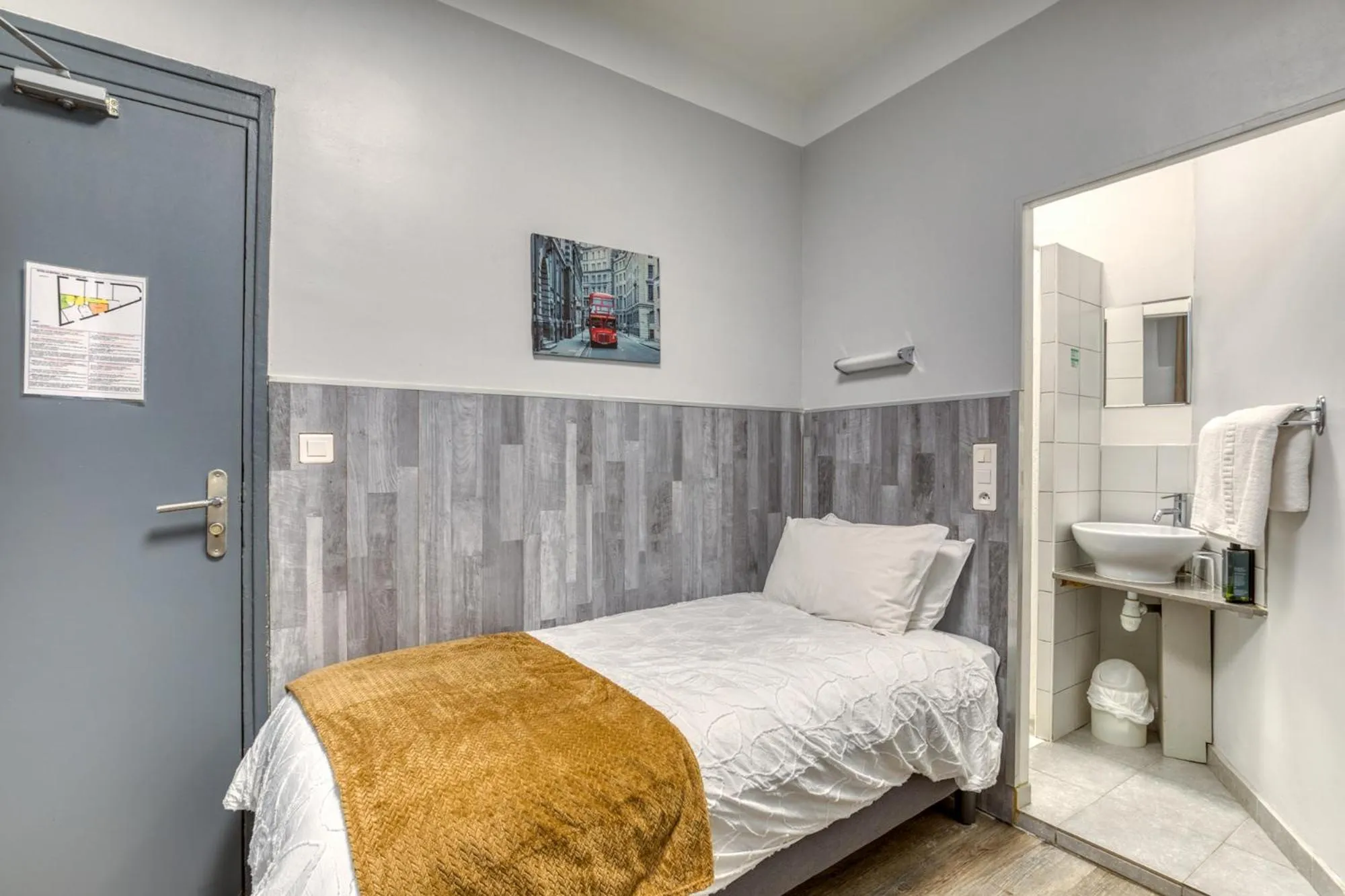 Photo of the whole room, Bed in Hôtel Mistral Comédie Saint Roch