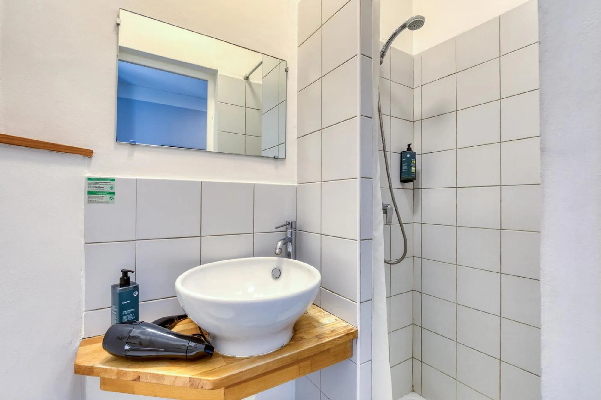 Bathroom in Hôtel Mistral Comédie Saint Roch