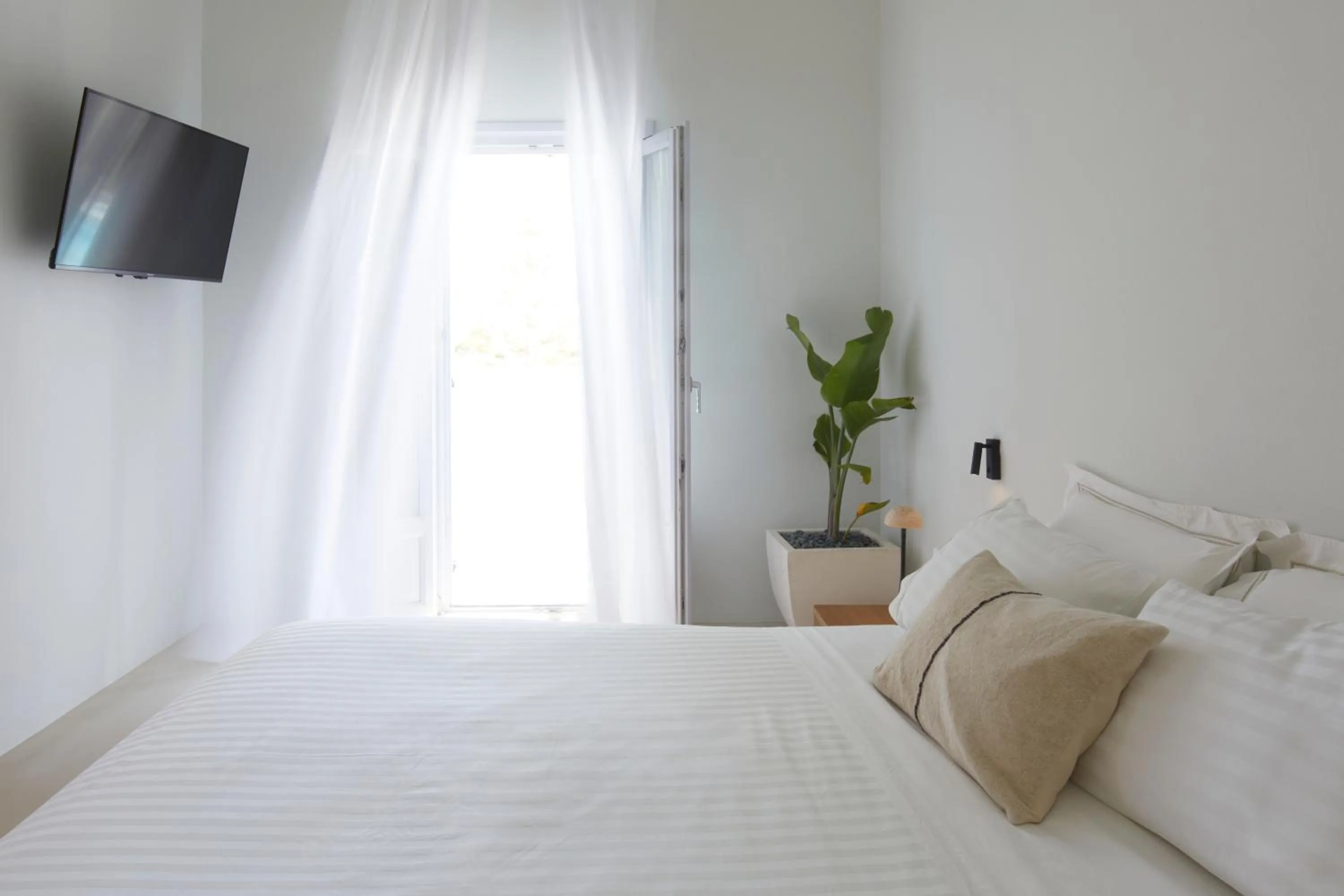 Bed in Orabel Suites Santorini (Adults Only)