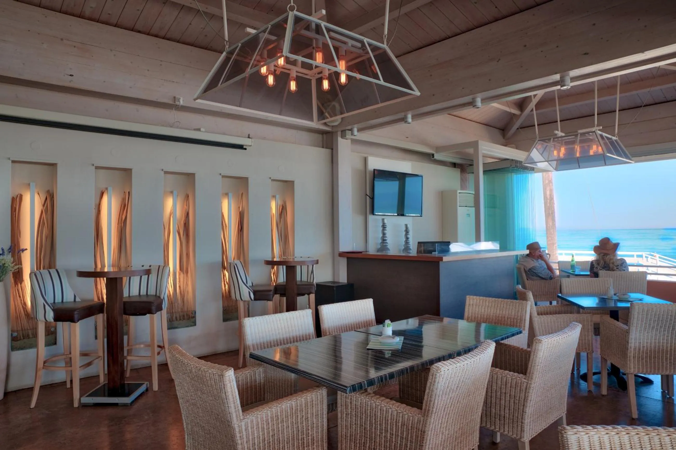 Restaurant/places to eat in Acharavi Beach Hotel