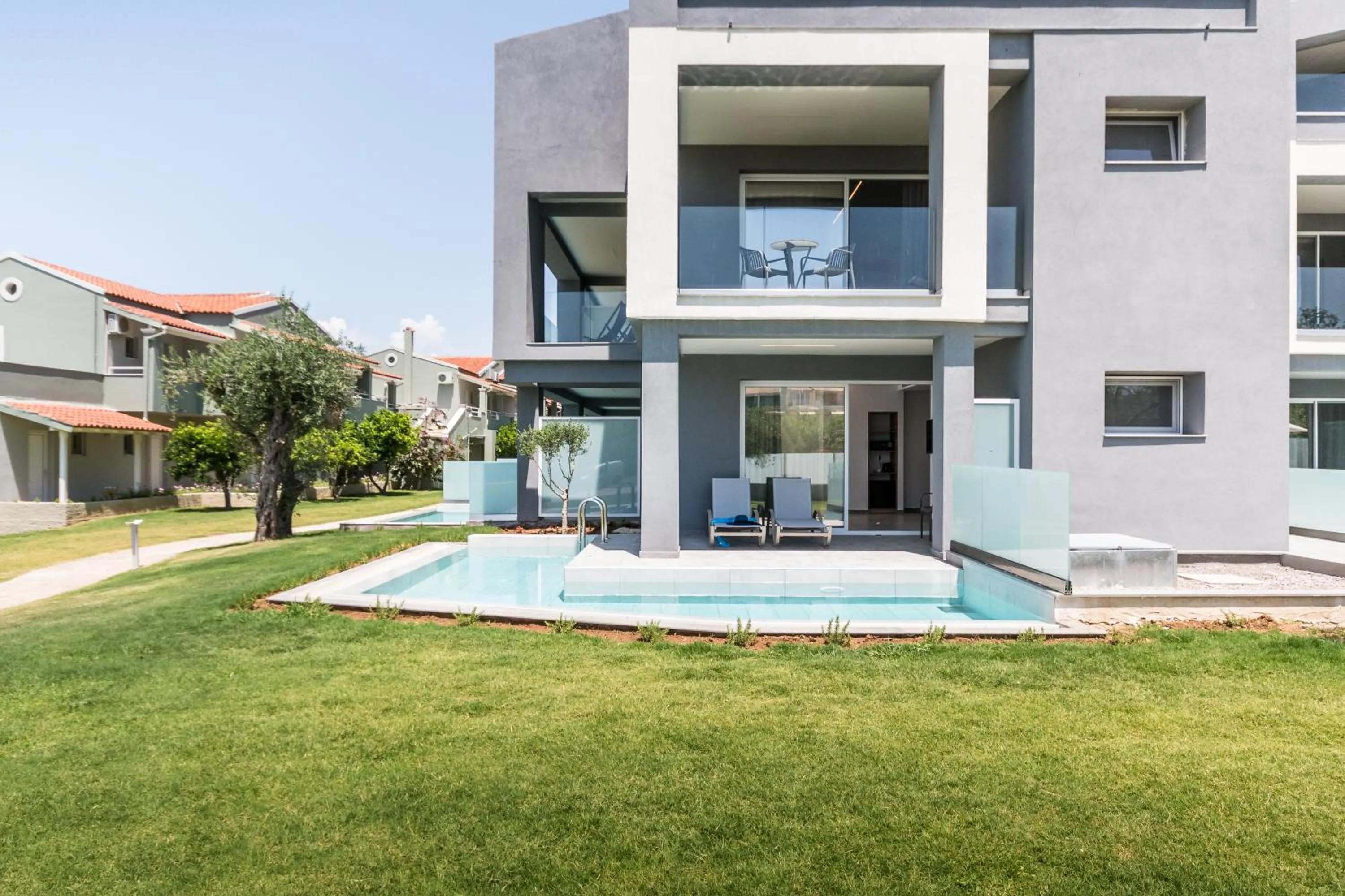 Swimming pool in Acharavi Beach Hotel
