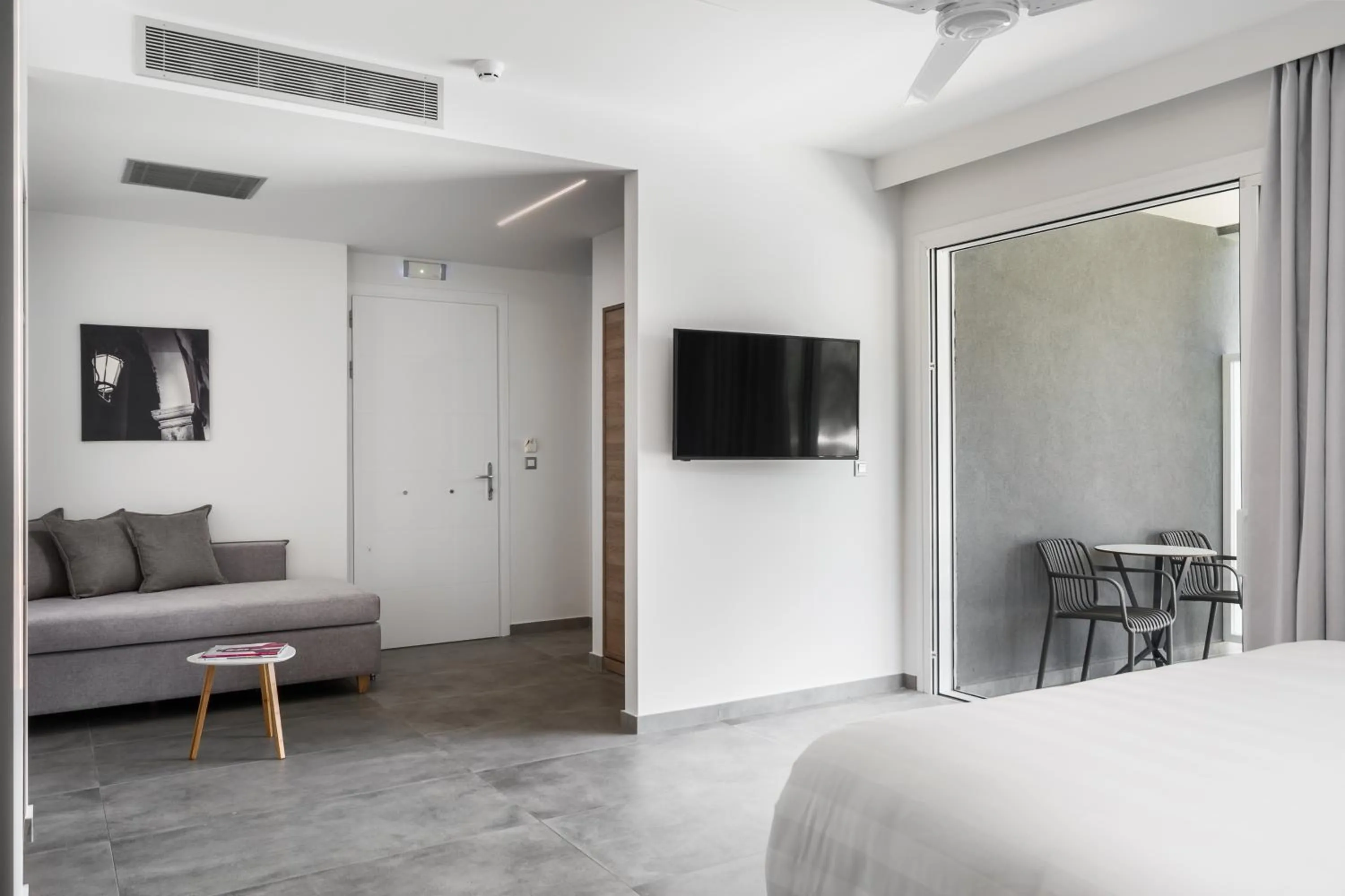 Property building, Bed in Acharavi Beach Hotel