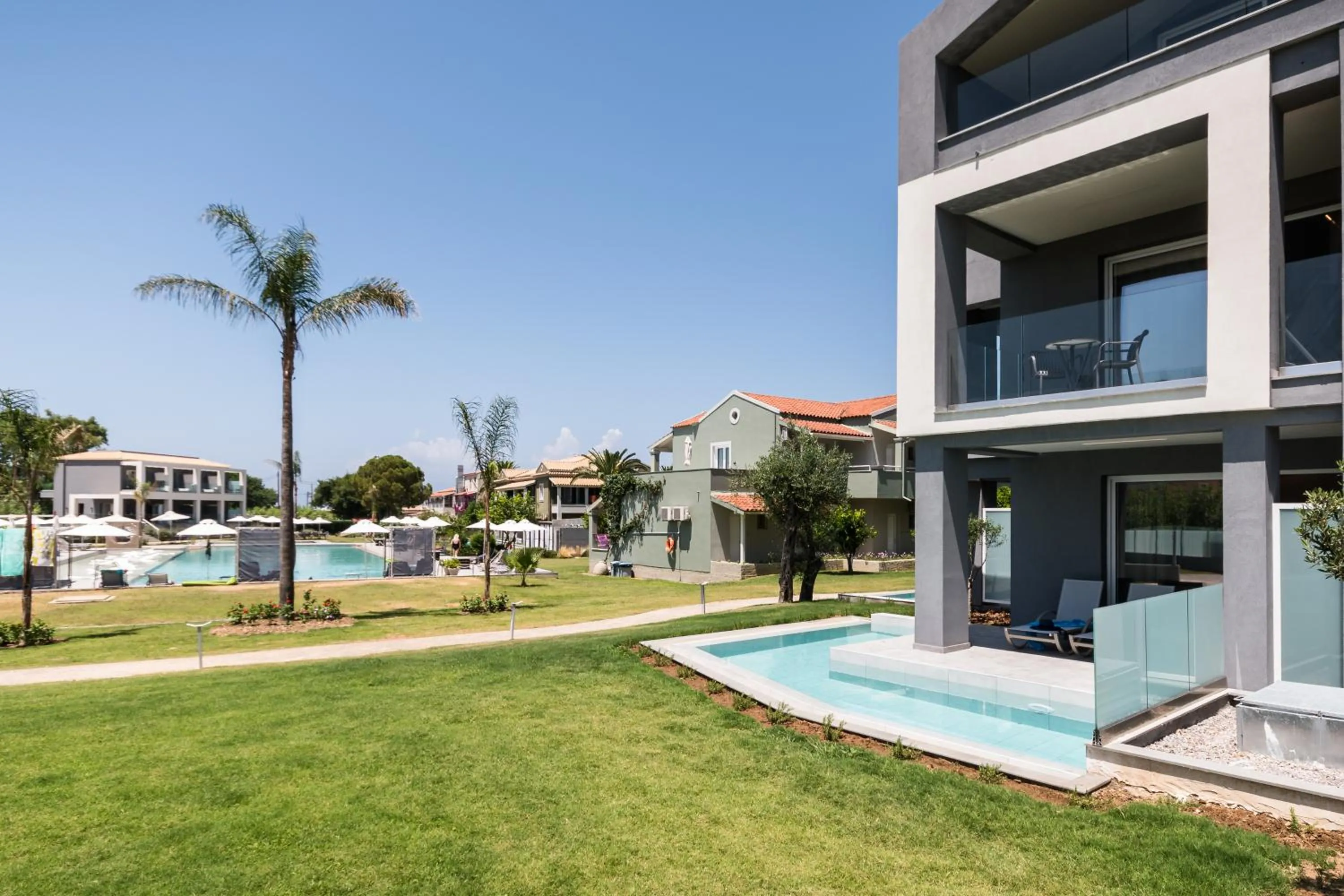 Swimming pool in Acharavi Beach Hotel