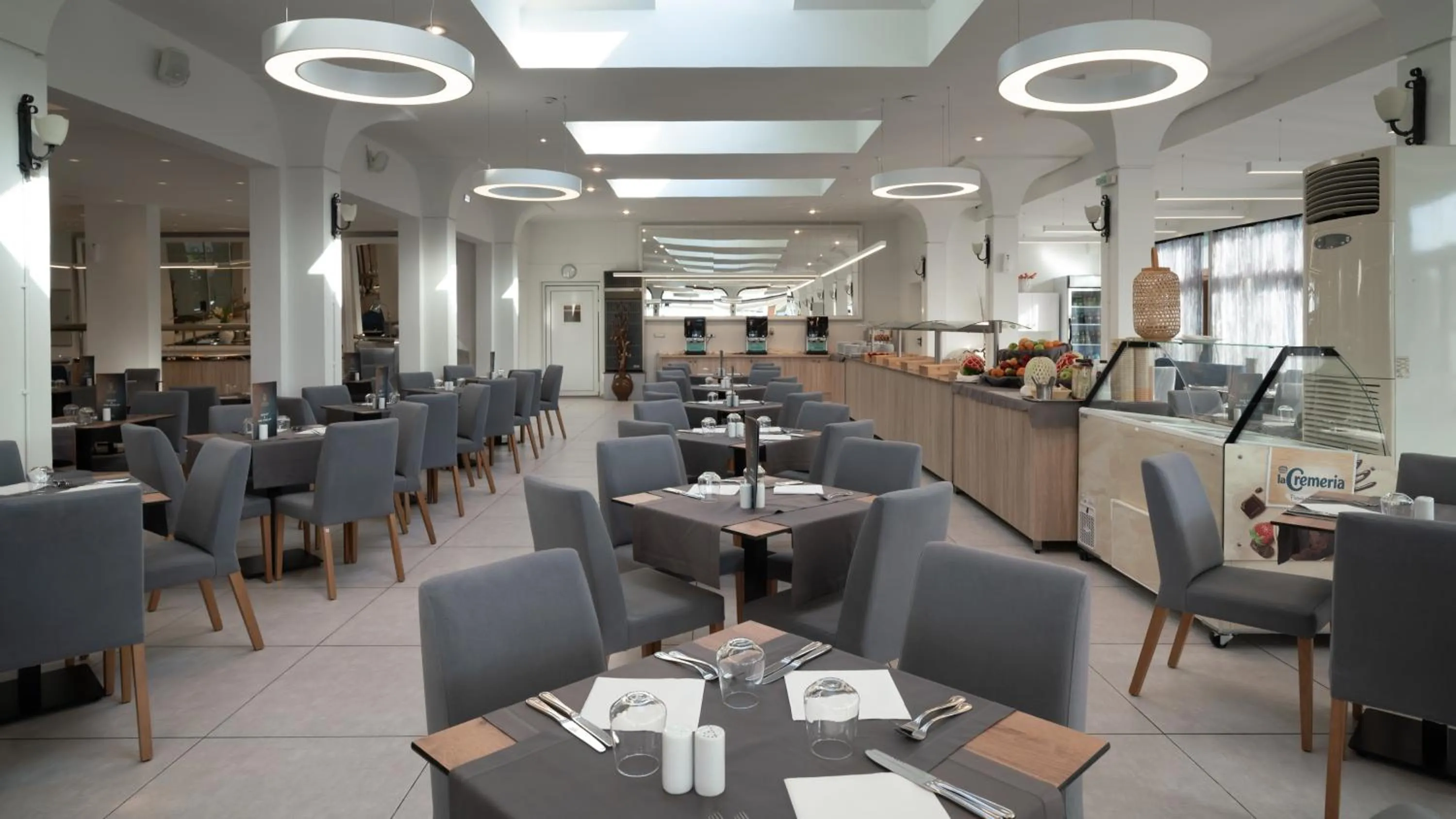 Restaurant/places to eat in Acharavi Beach Hotel