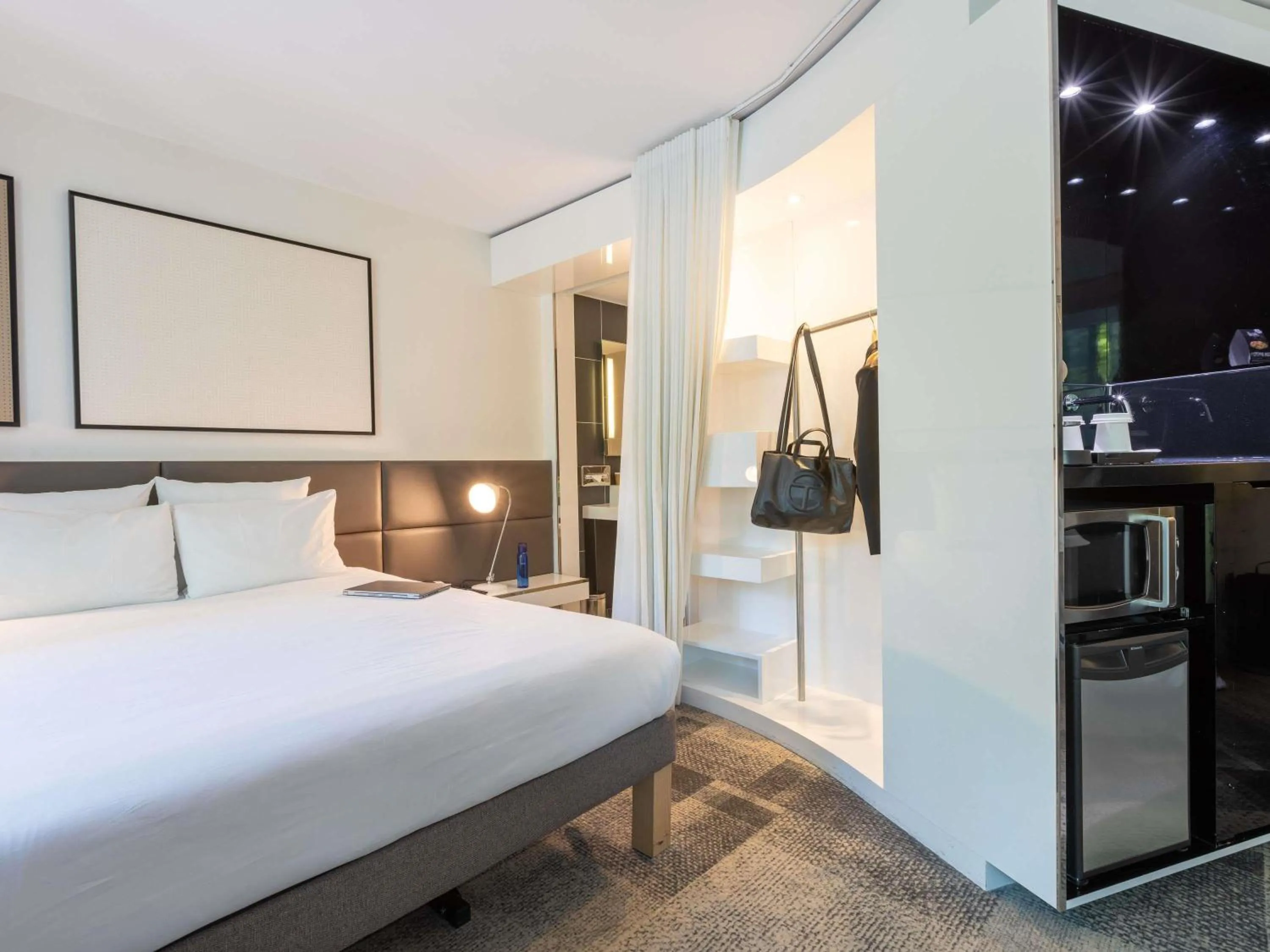 Bedroom, Bed in Novotel Suites Paris Expo Porte de Versailles