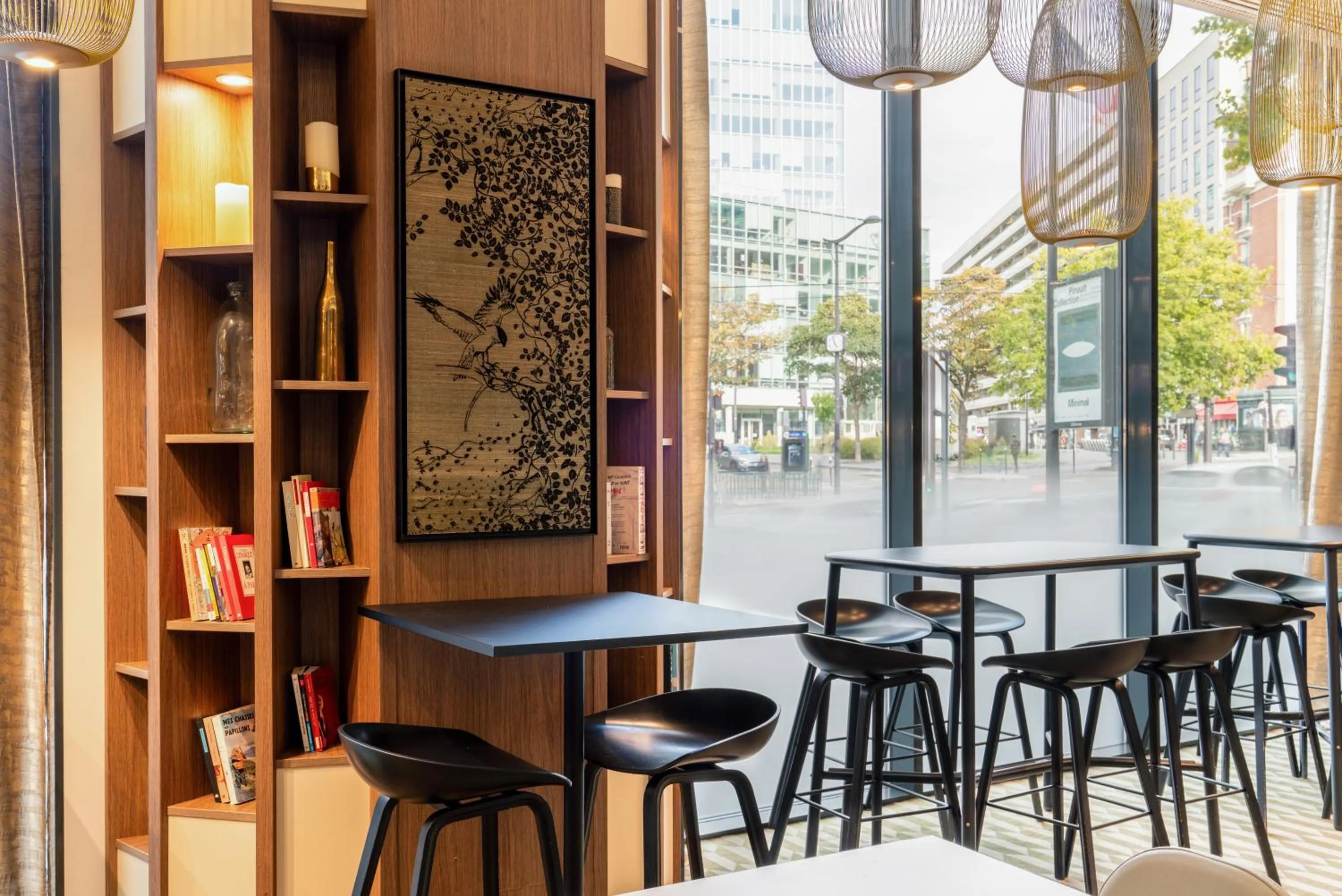 Seating area in Novotel Suites Paris Expo Porte de Versailles