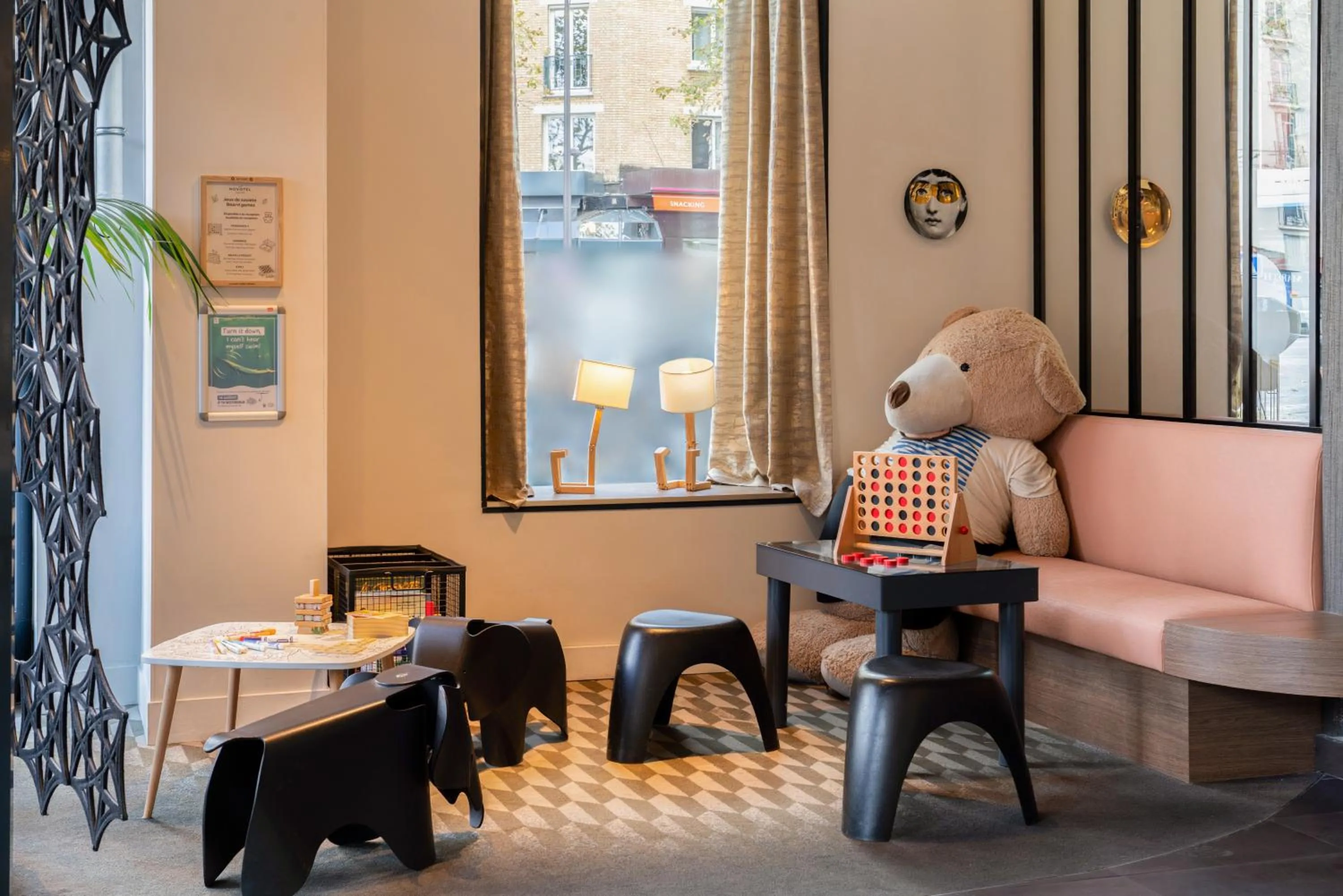 Seating area in Novotel Suites Paris Expo Porte de Versailles