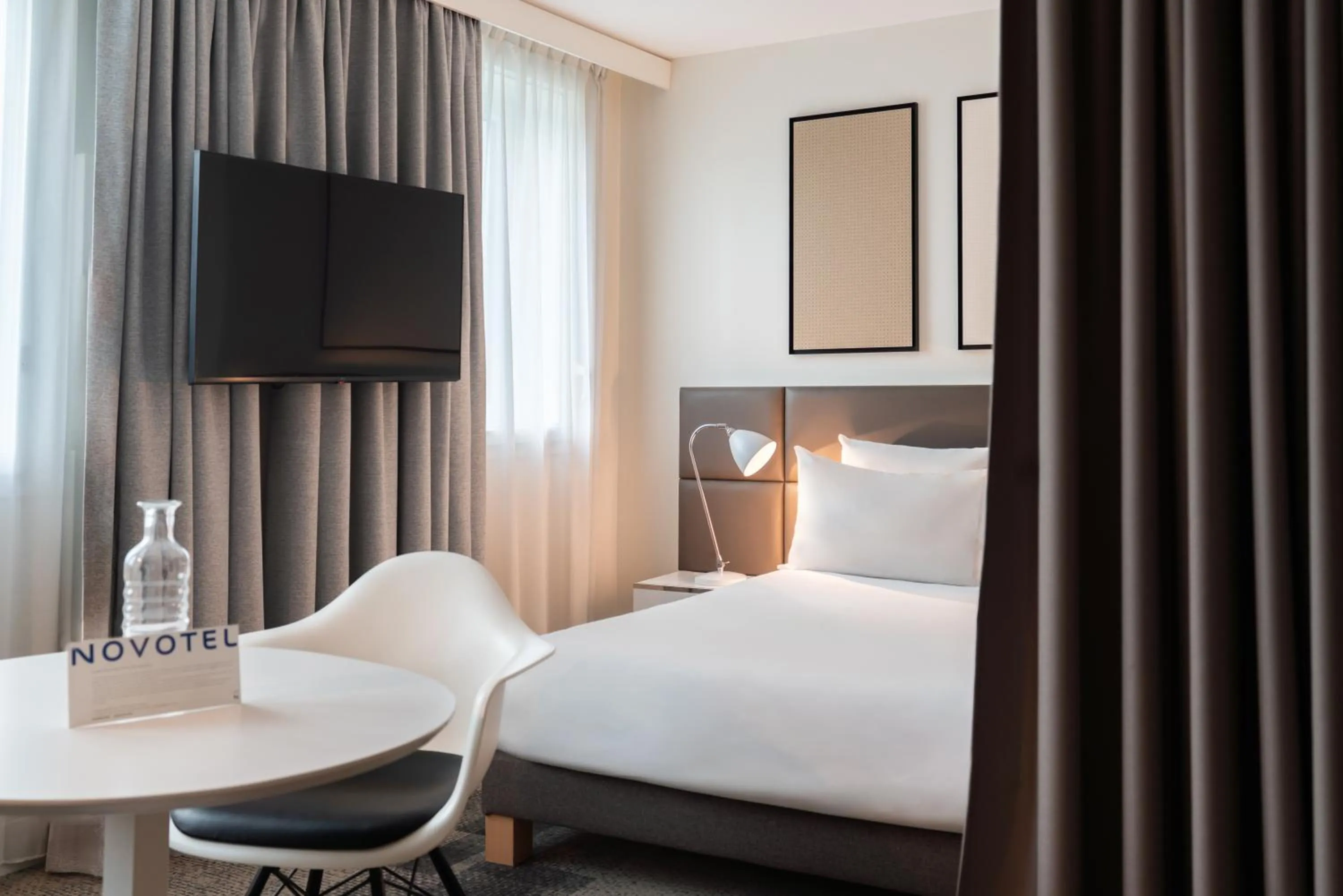 Photo of the whole room, Bed in Novotel Suites Paris Expo Porte de Versailles