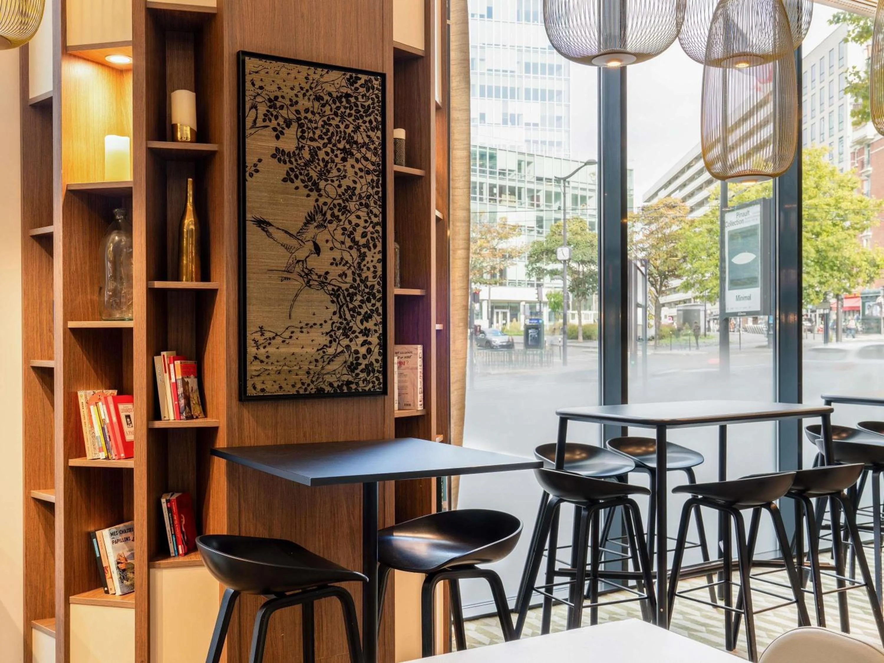 Lounge or bar in Novotel Suites Paris Expo Porte de Versailles