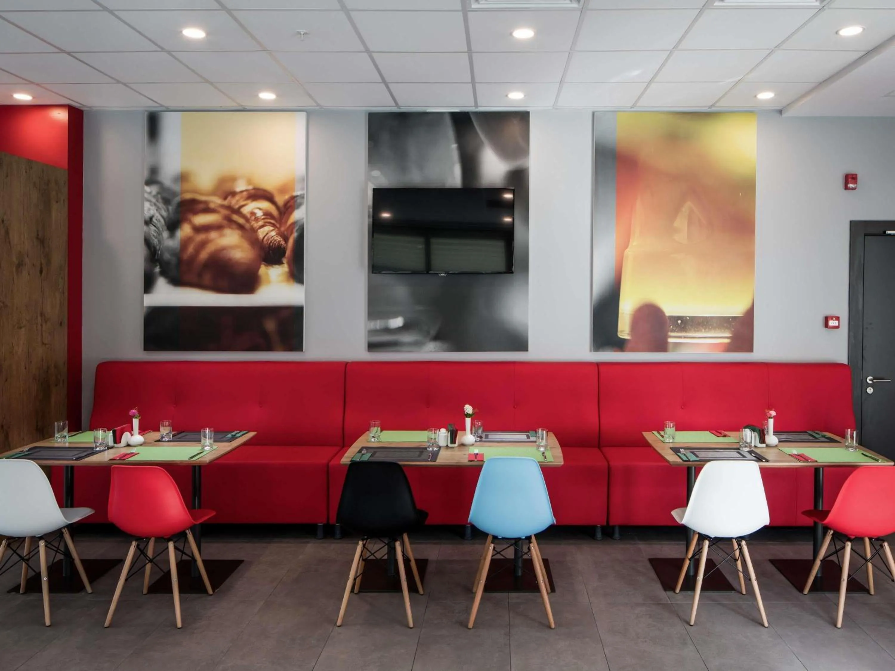 Restaurant/places to eat in Ibis Istanbul West