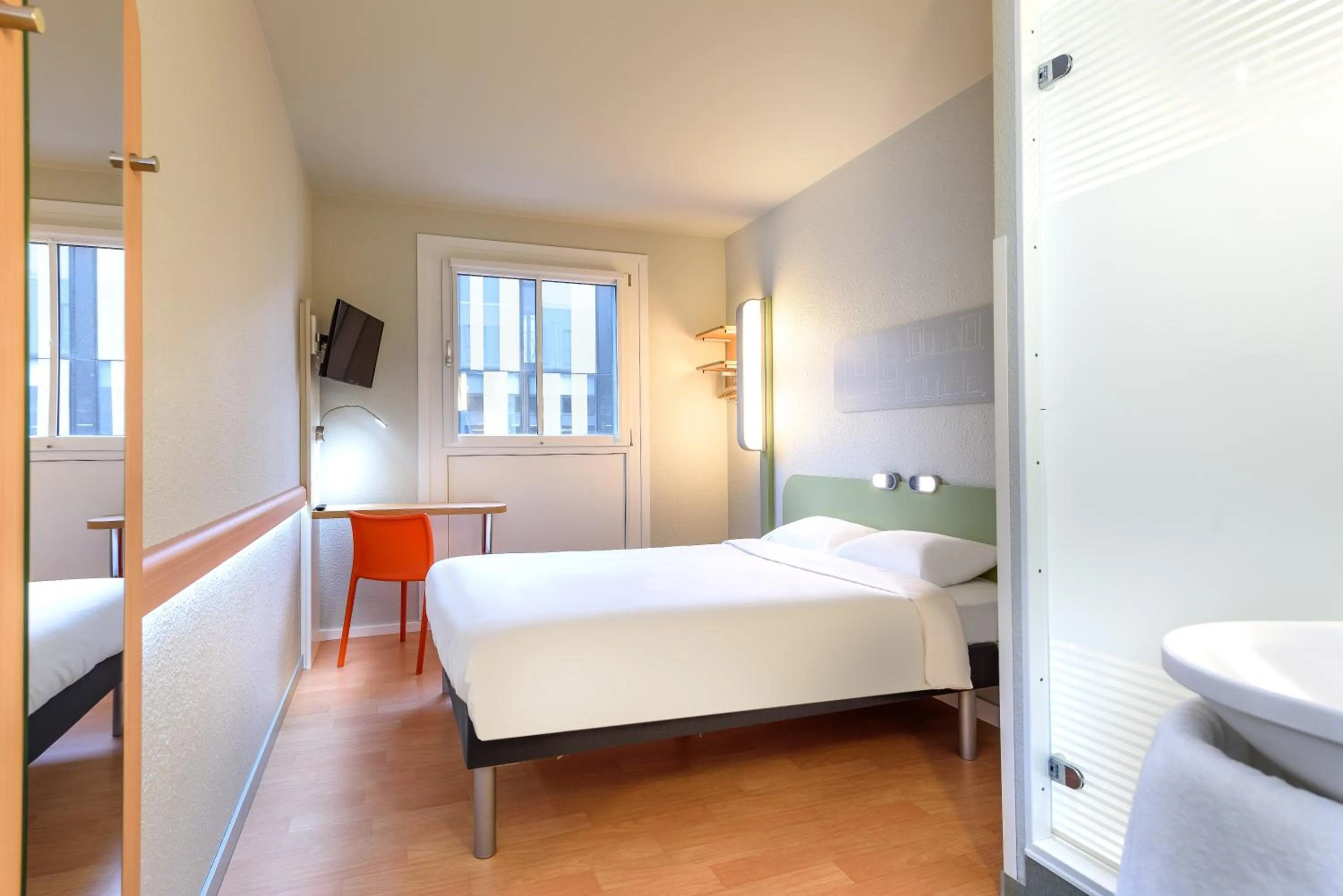 Photo of the whole room in Ibis Budget Leipzig City