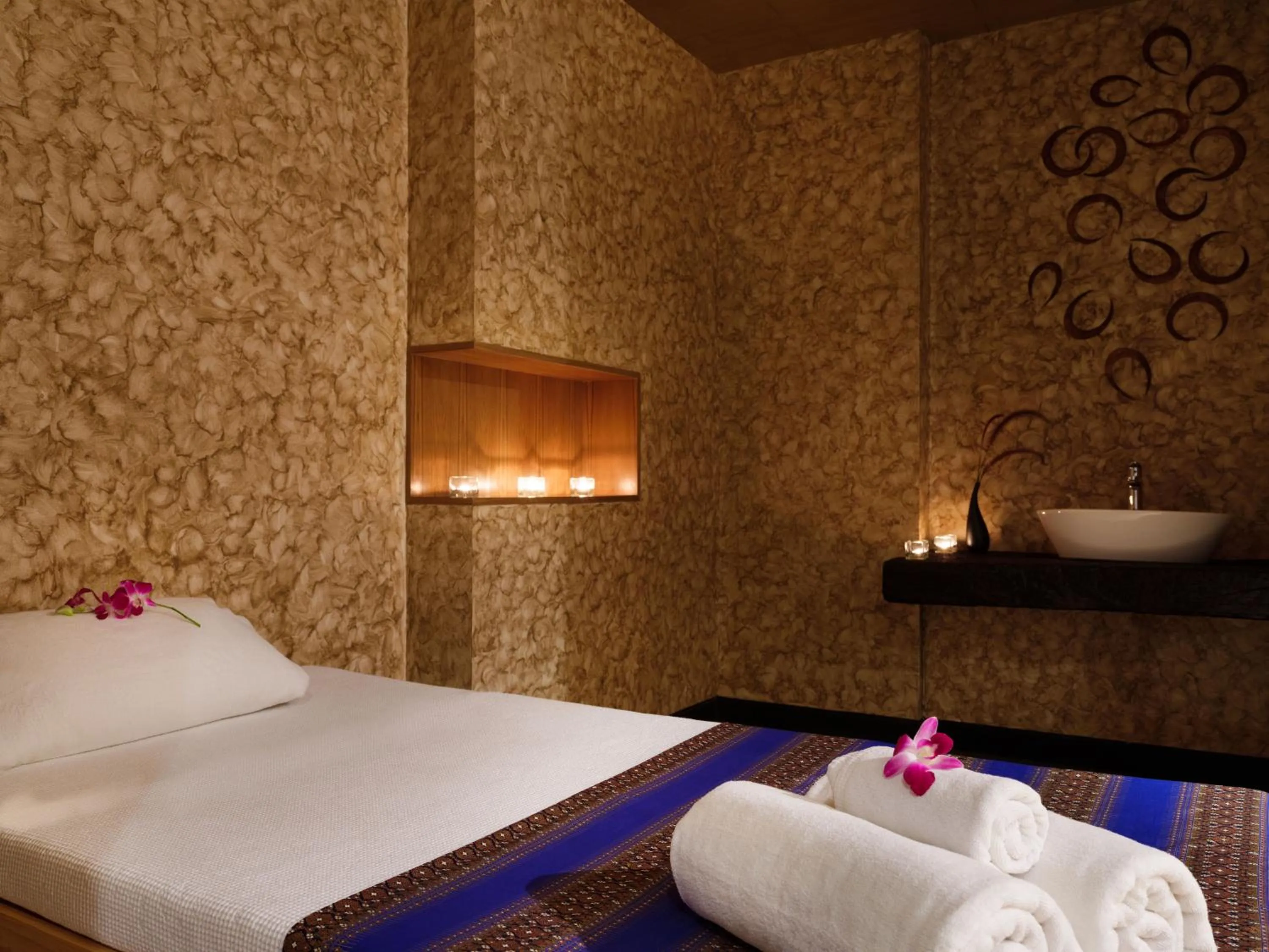 Massage, Bed in dusitD2 Khao Yai