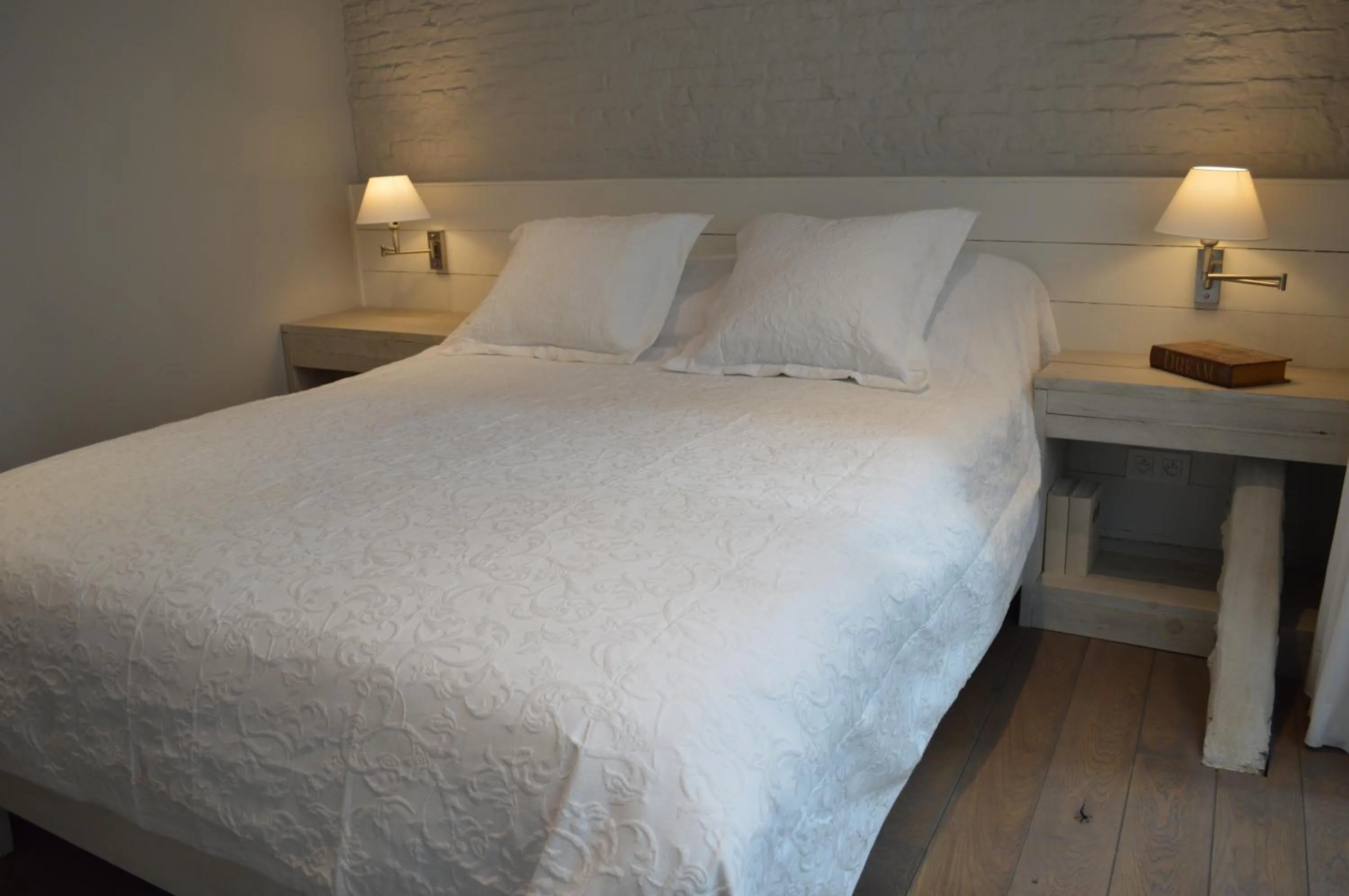 Bed in De Waterzooi Lodge