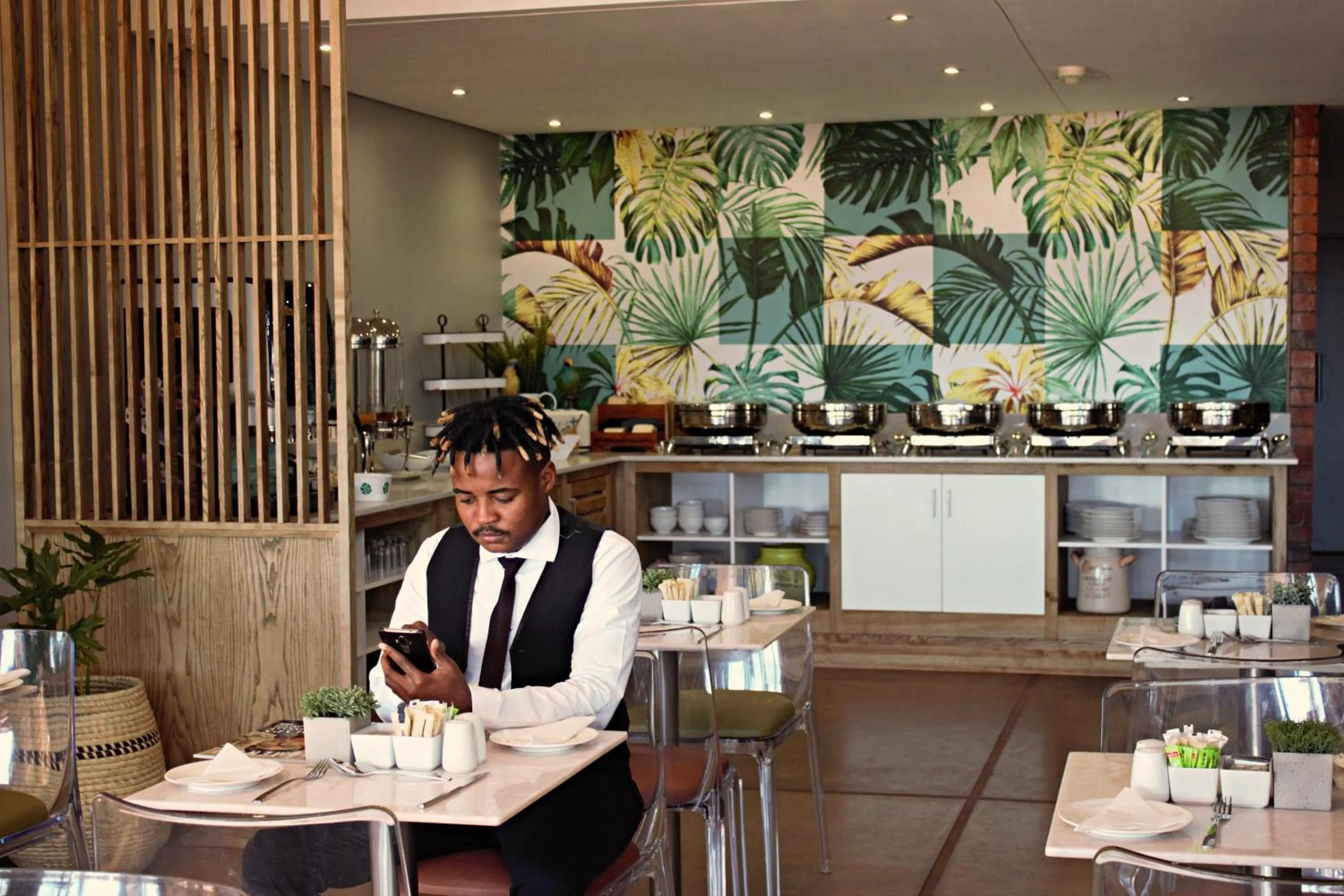 Restaurant/places to eat in aha Kathu Hotel