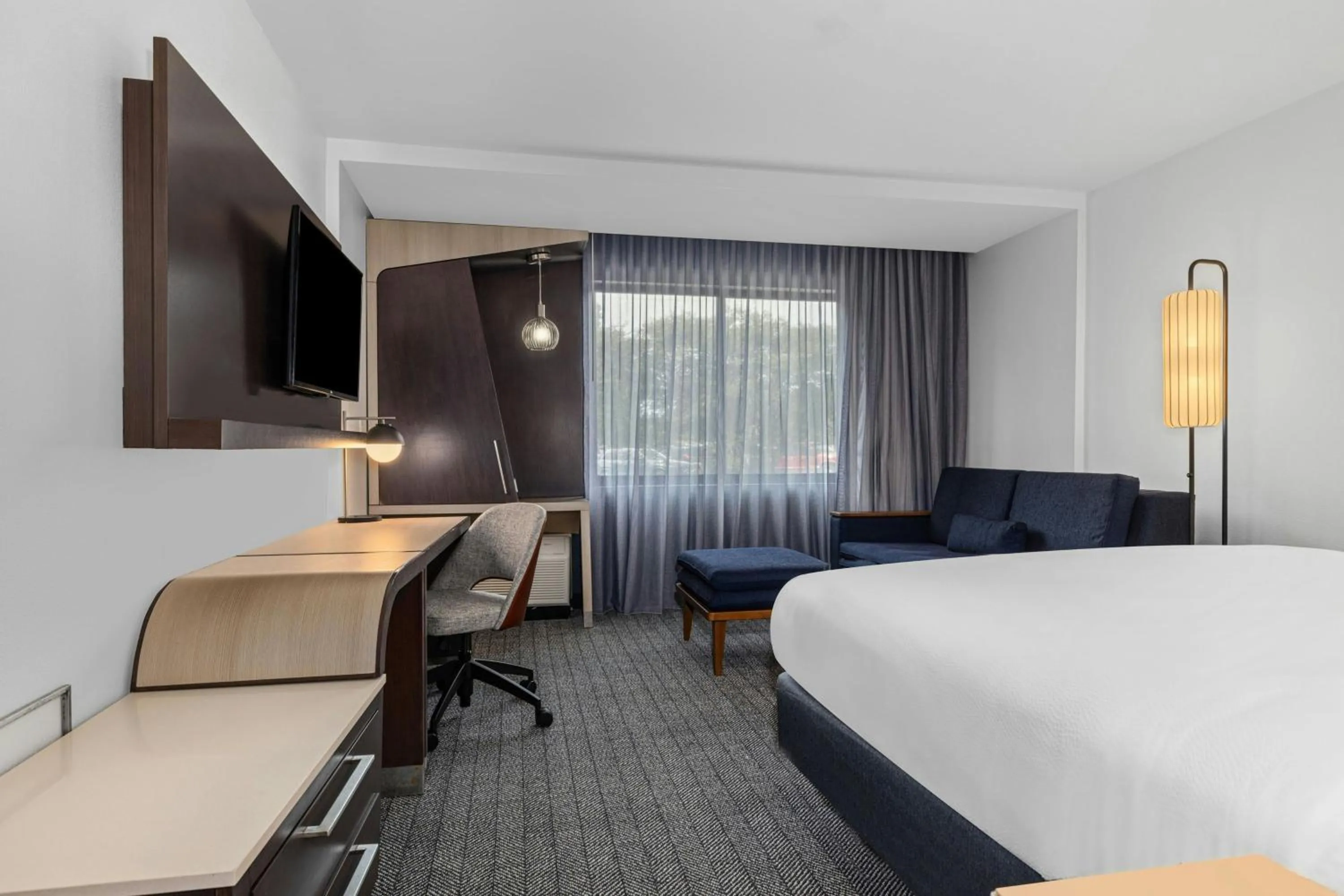 Photo of the whole room, Bed in Courtyard by Marriott Oxford