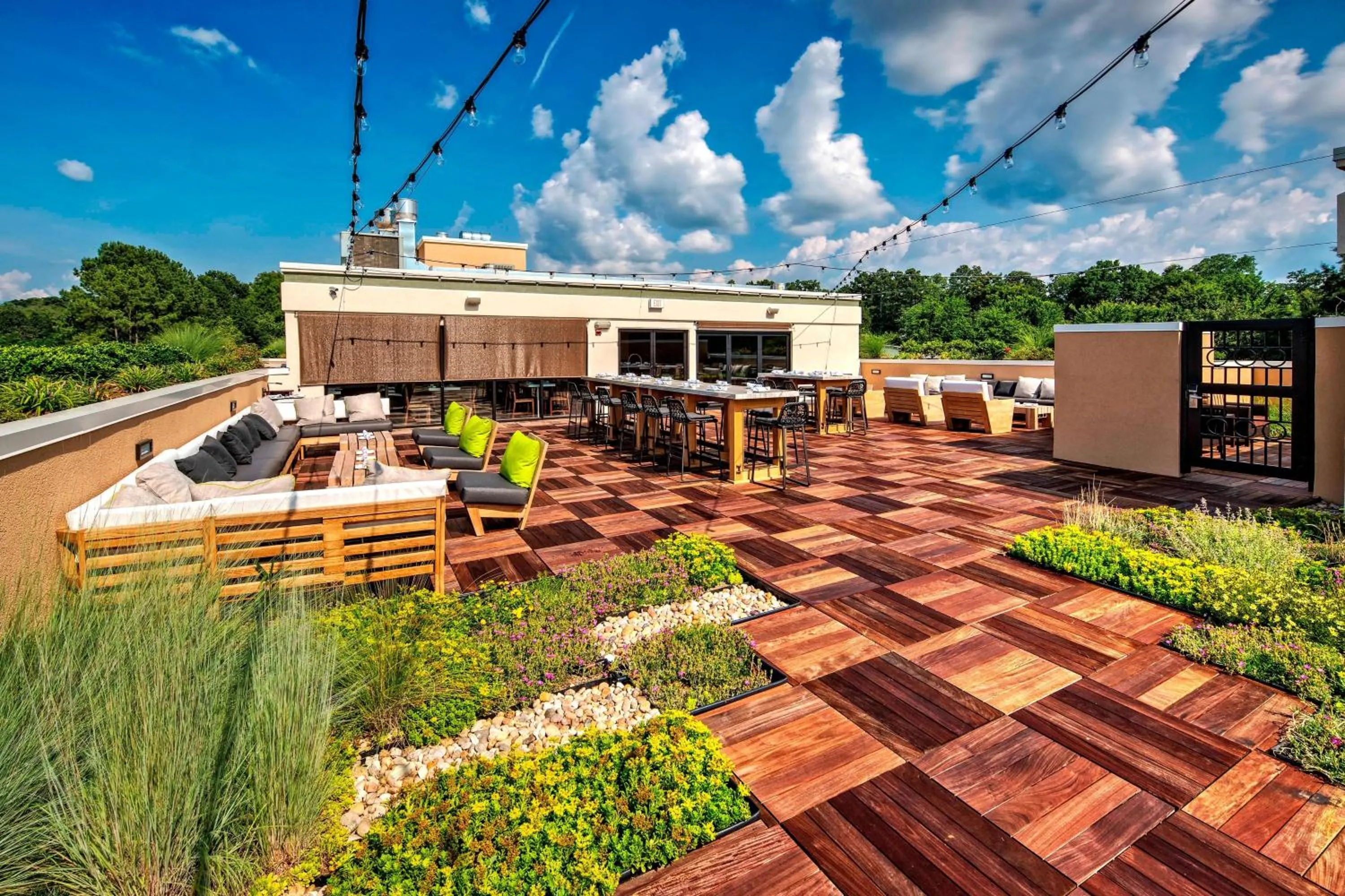 Lounge or bar in Courtyard by Marriott Oxford