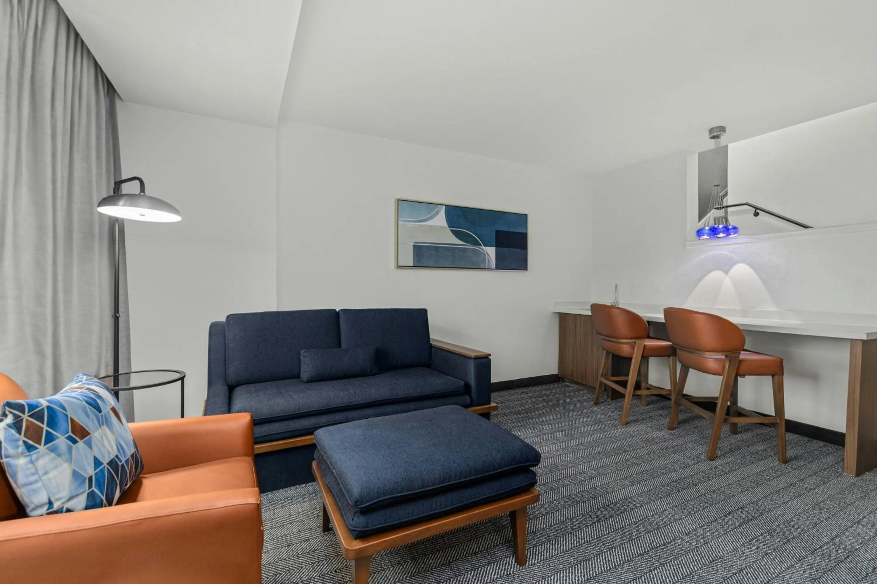 Living room in Courtyard by Marriott Oxford