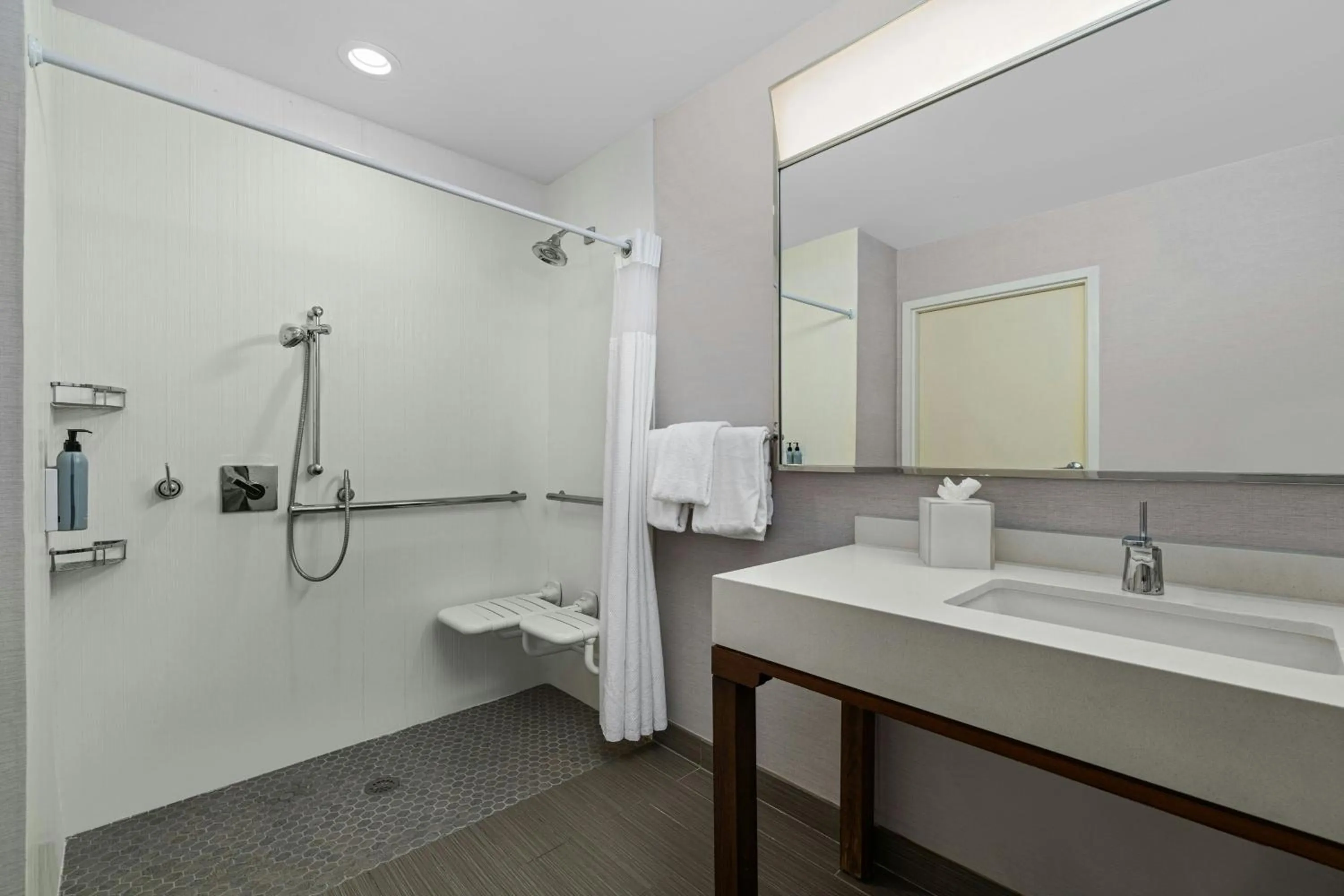 Bathroom in Courtyard by Marriott Oxford
