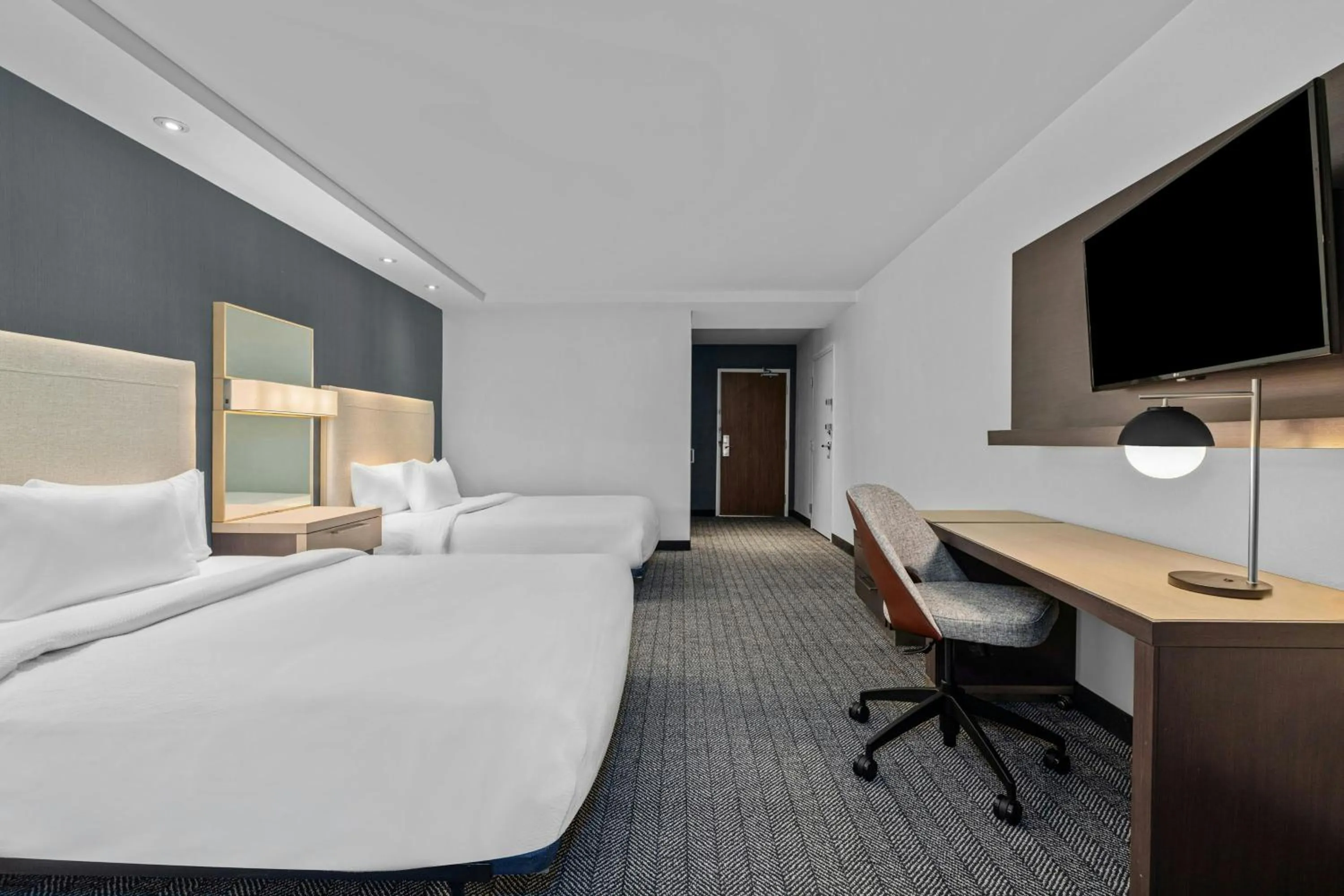Photo of the whole room, Bed in Courtyard by Marriott Oxford