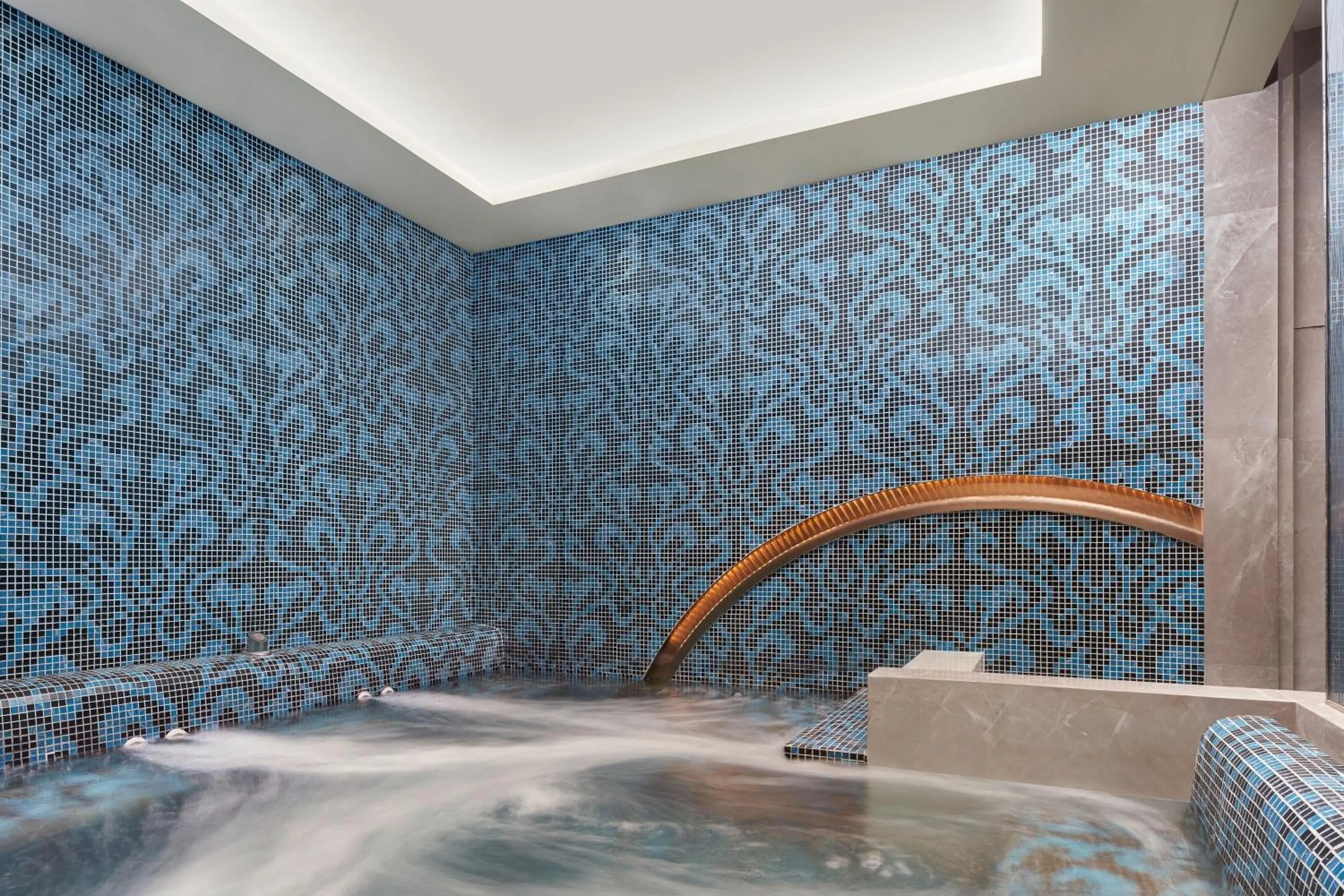 Swimming pool in Yiwu Marriott Hotel